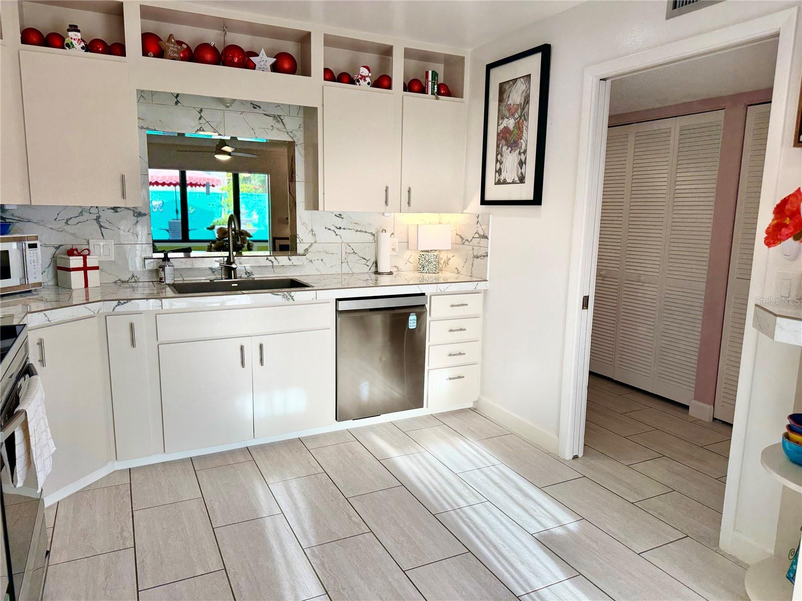 Image 5 of 28 For 511 Lakeside Drive