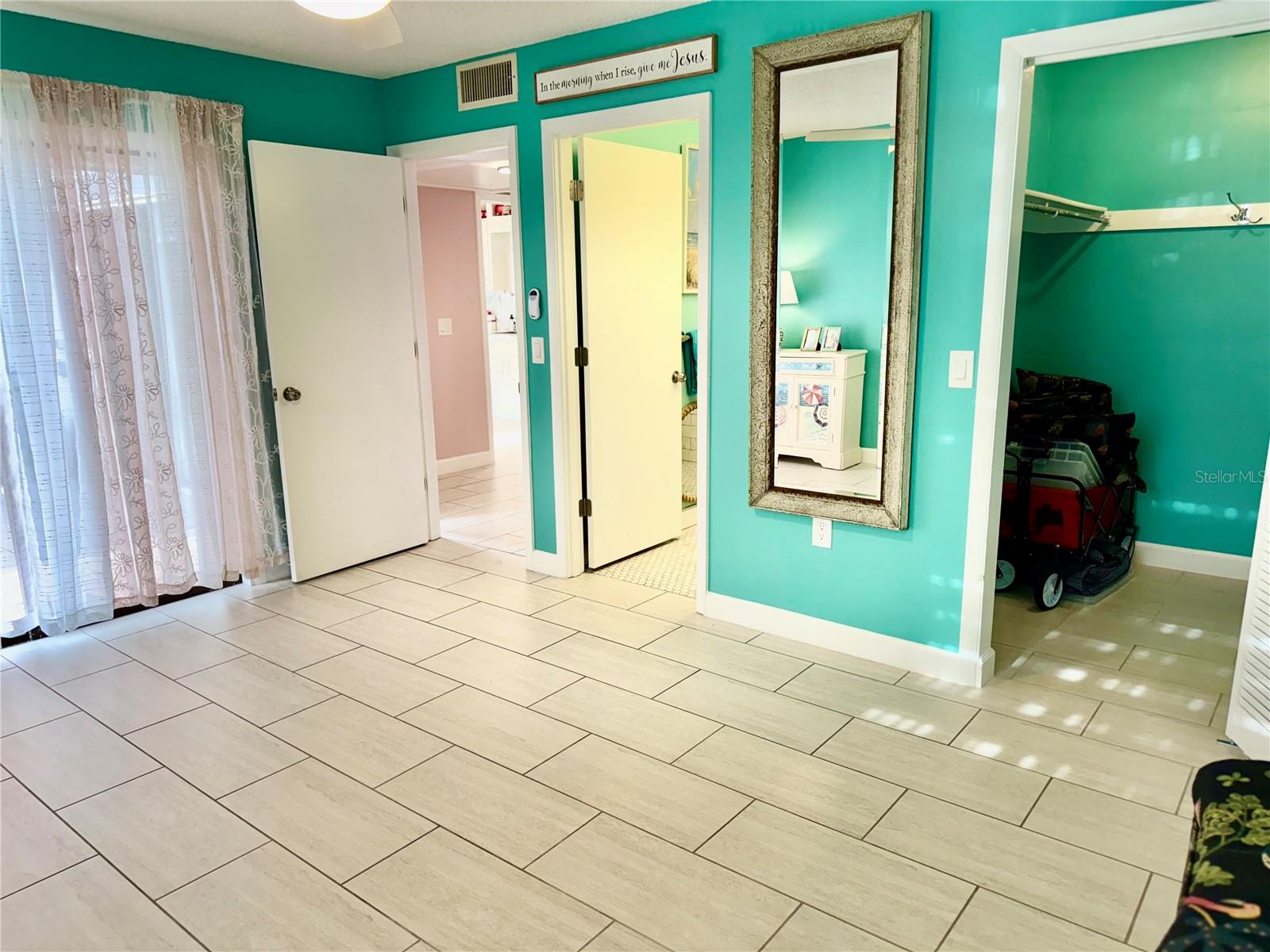 Image 9 of 28 For 511 Lakeside Drive