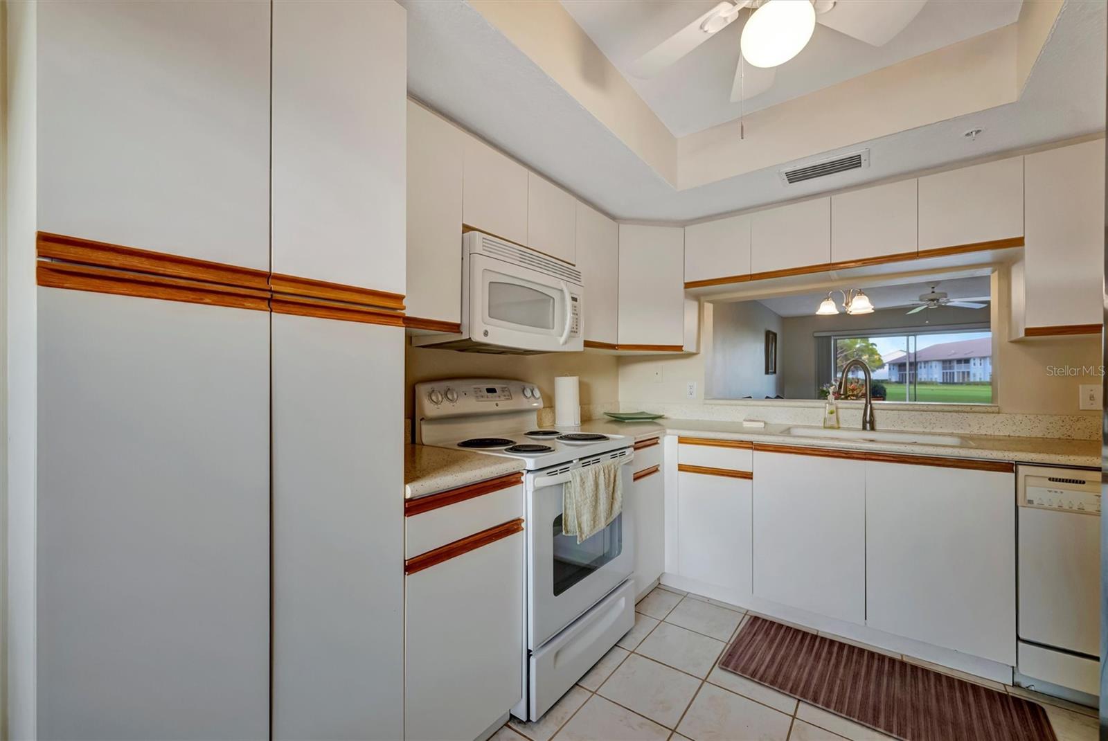 Image 32 of 62 For 6507 Stone River Road 105