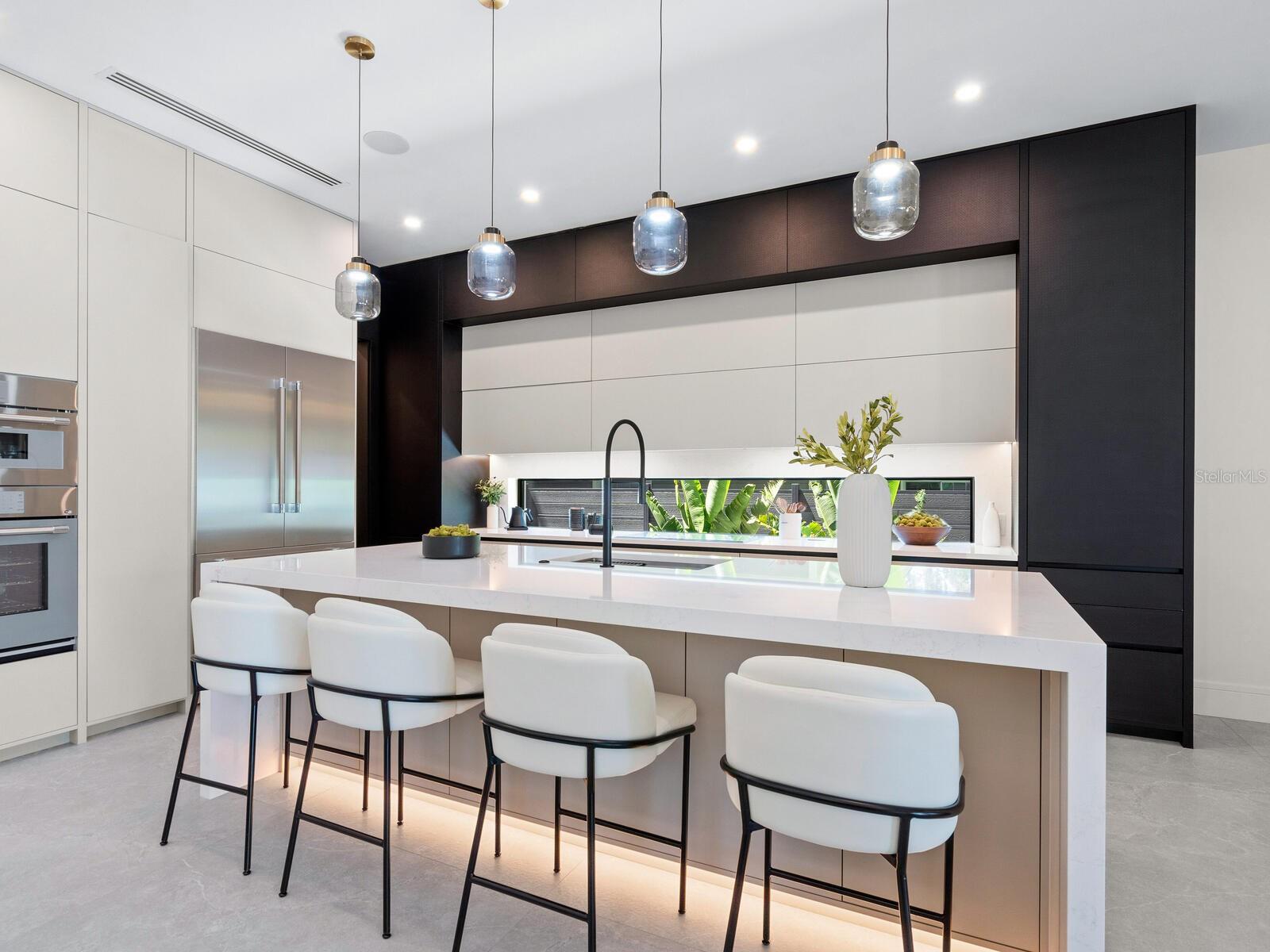 Image 10 of 42 For 2467 Hyde Park Street