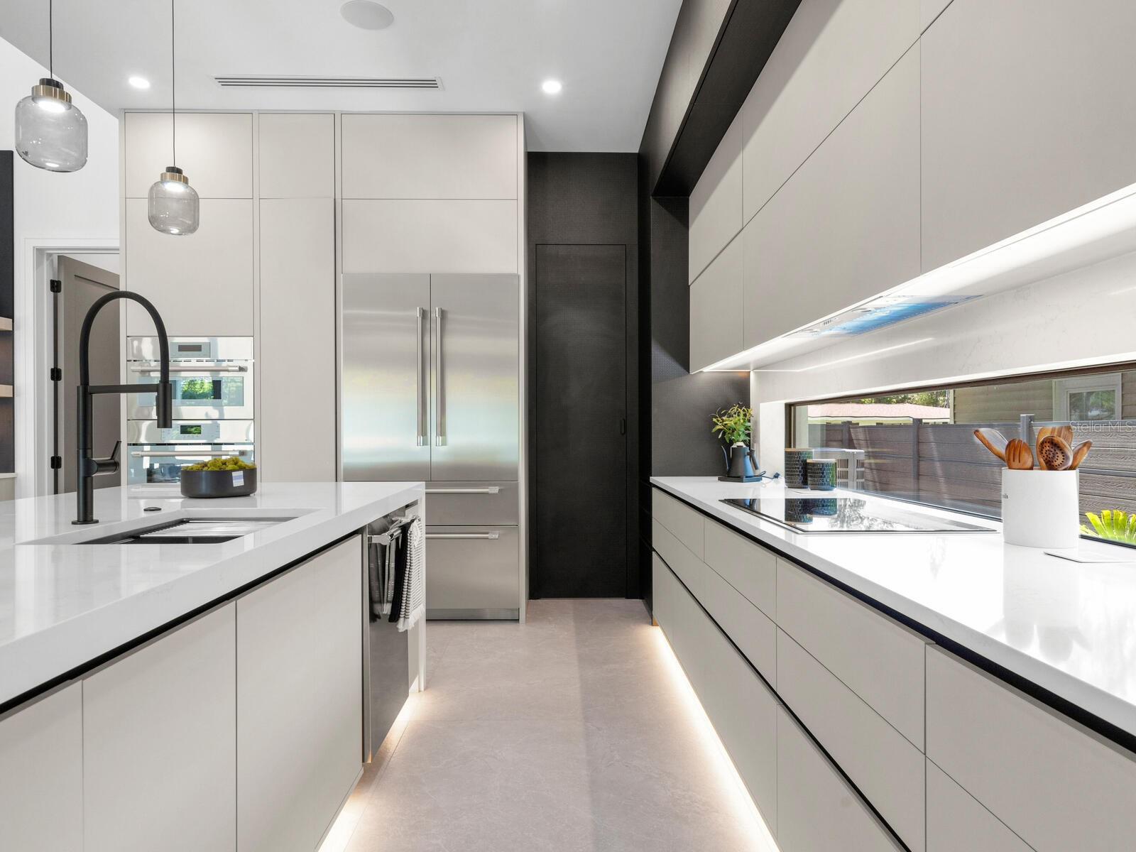 Image 11 of 42 For 2467 Hyde Park Street