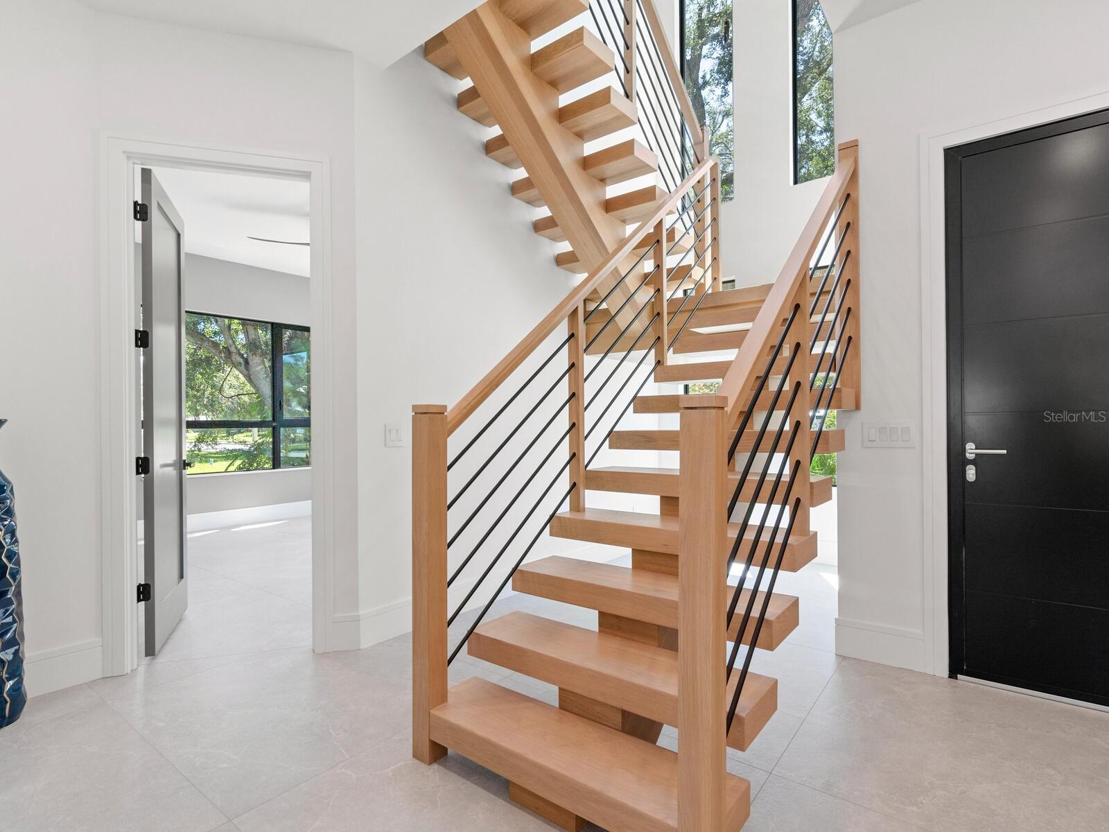 Image 17 of 42 For 2467 Hyde Park Street