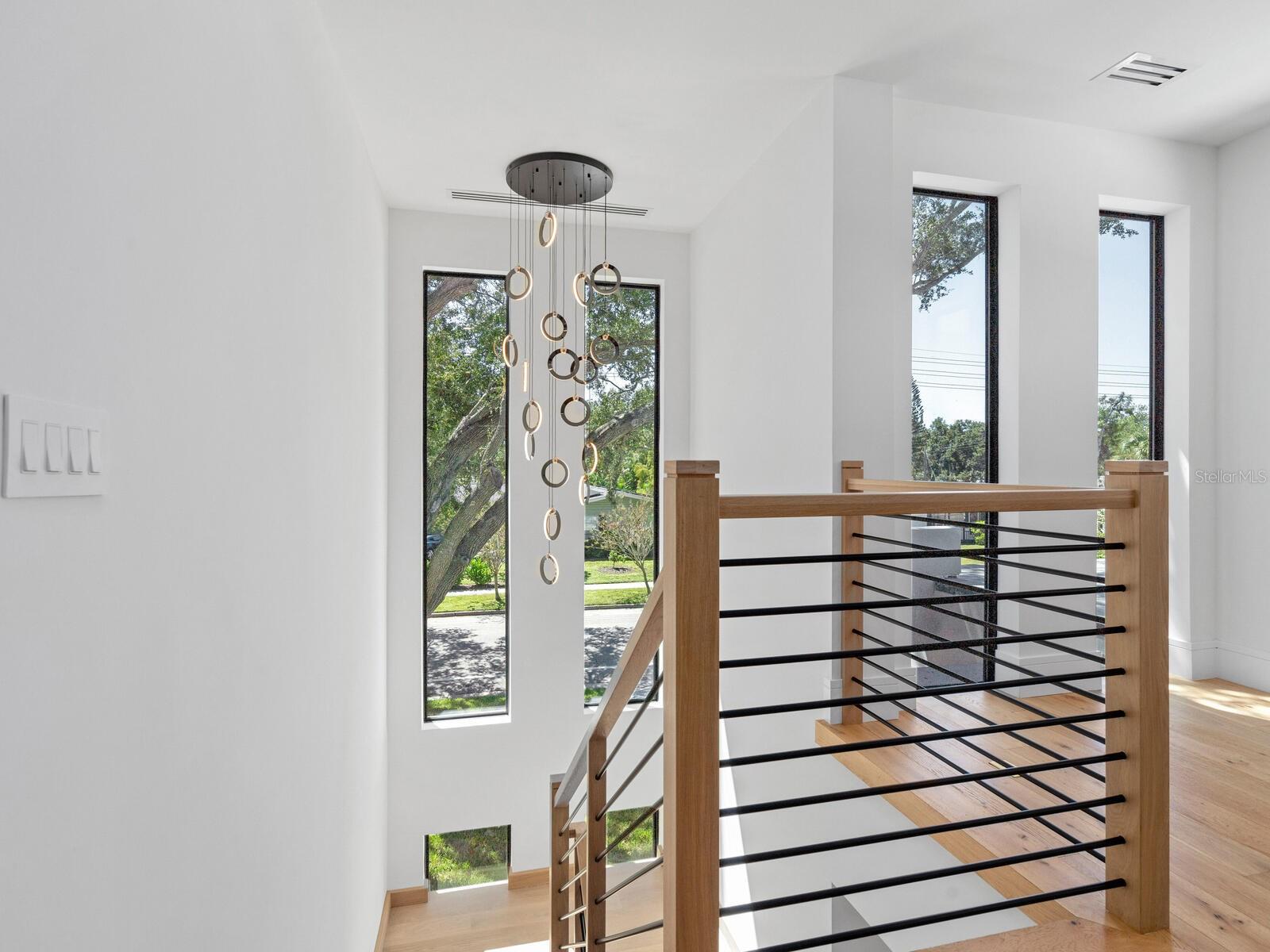 Image 18 of 42 For 2467 Hyde Park Street