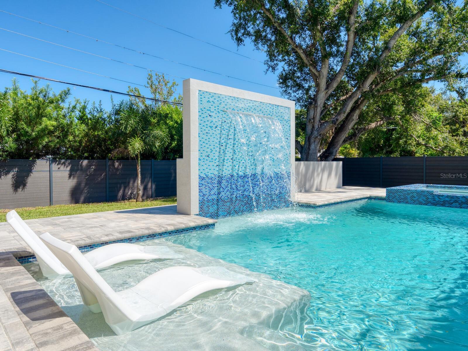 Image 2 of 42 For 2467 Hyde Park Street