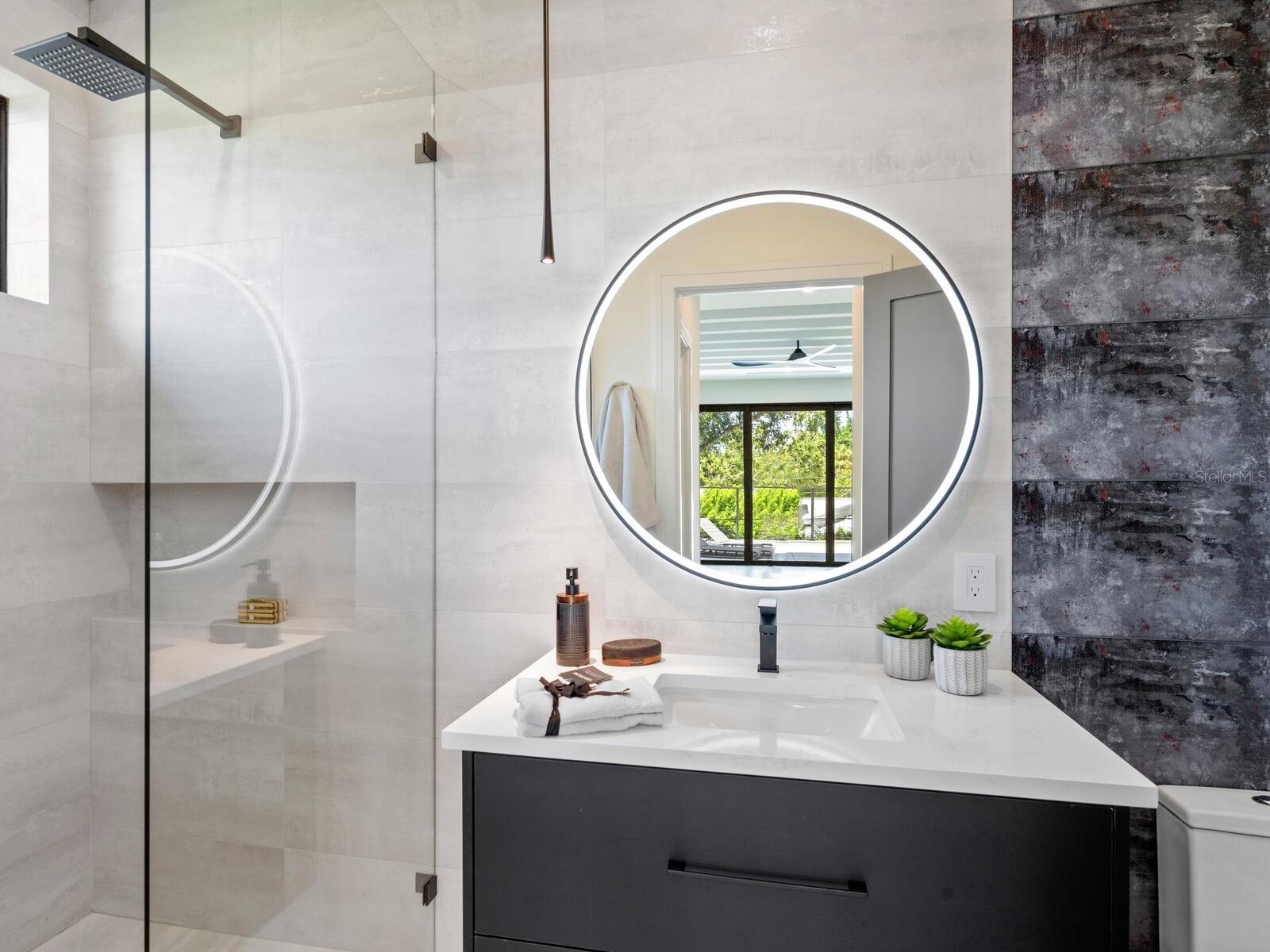 Image 27 of 42 For 2467 Hyde Park Street