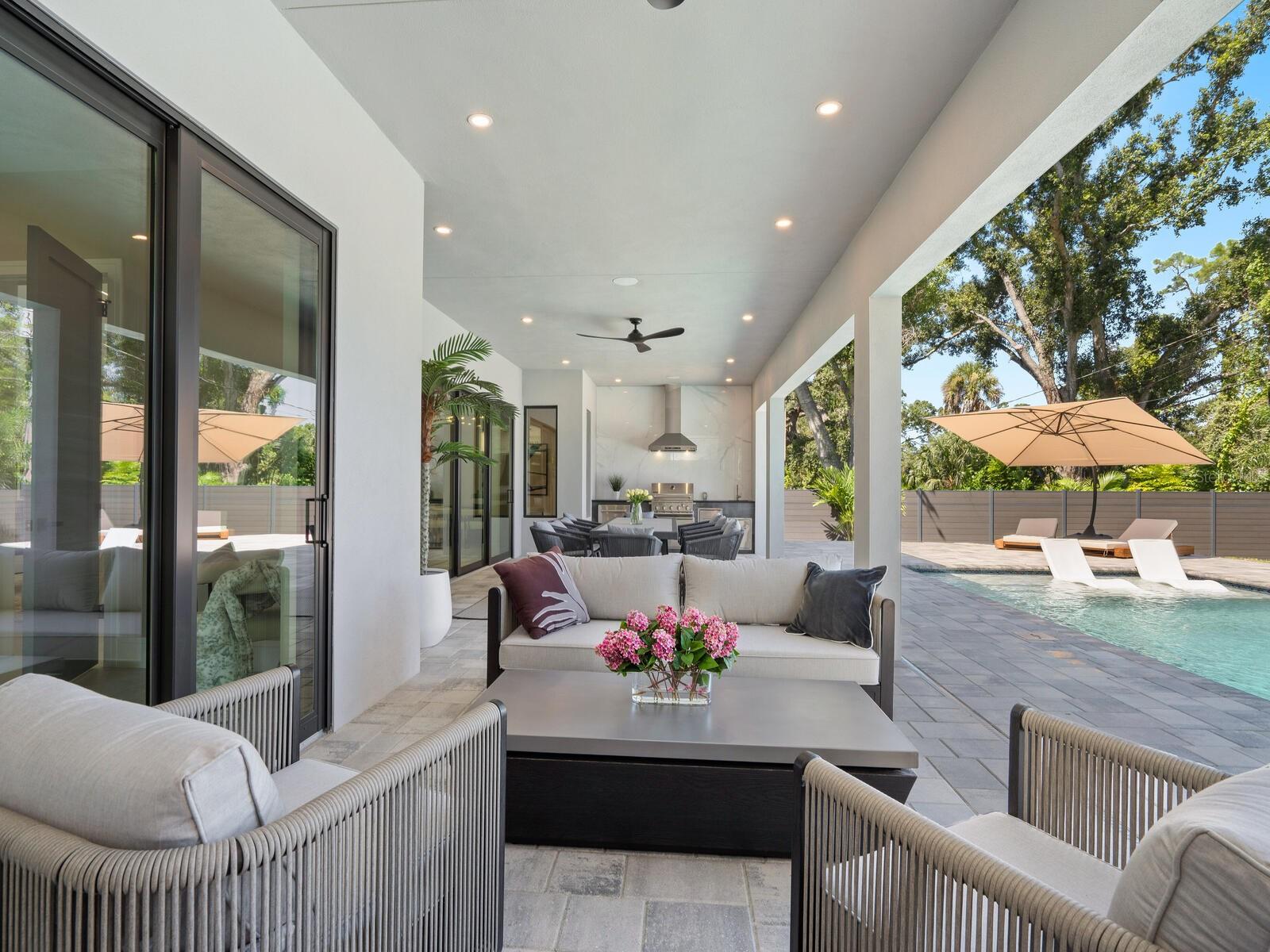 Image 29 of 42 For 2467 Hyde Park Street