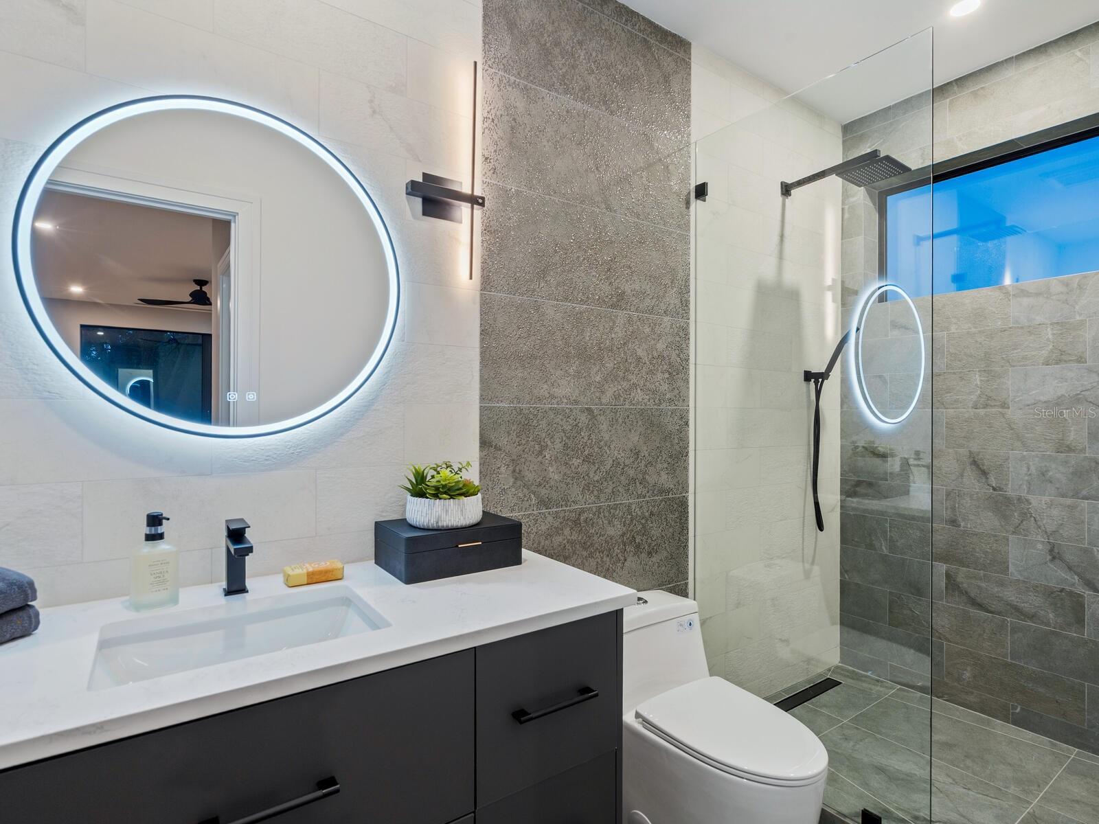 Image 33 of 42 For 2467 Hyde Park Street