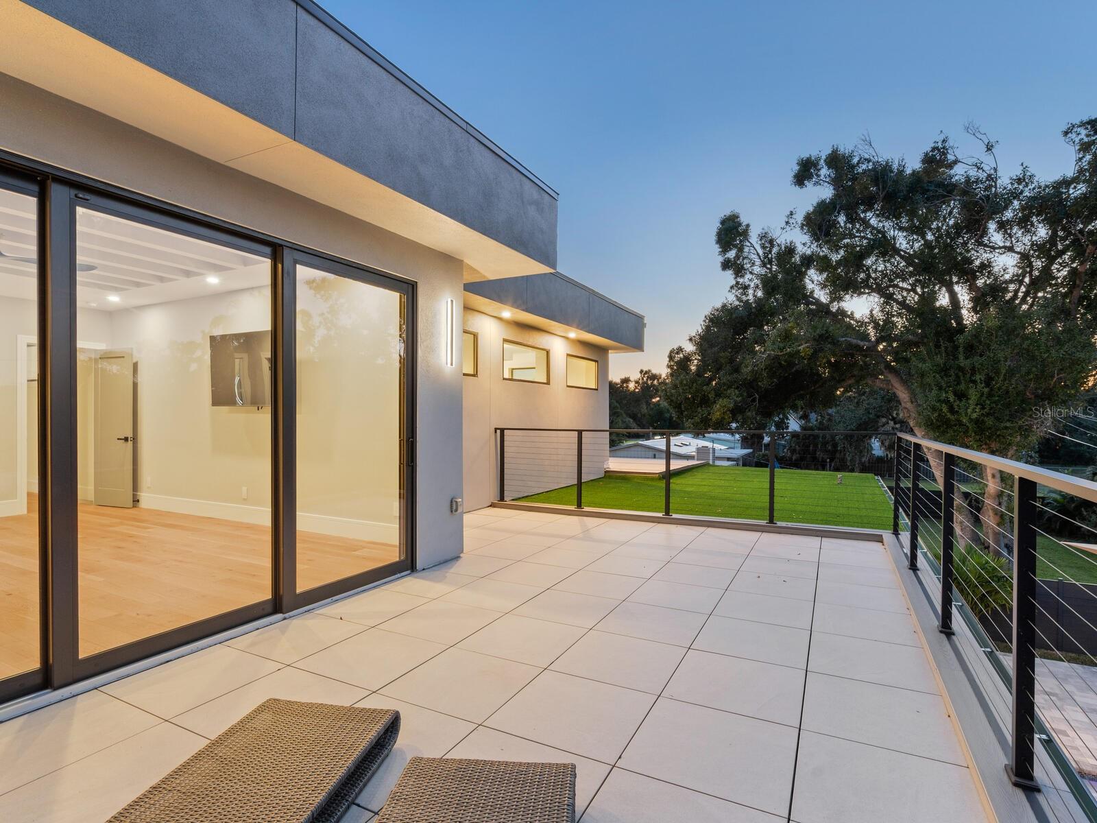 Image 35 of 42 For 2467 Hyde Park Street