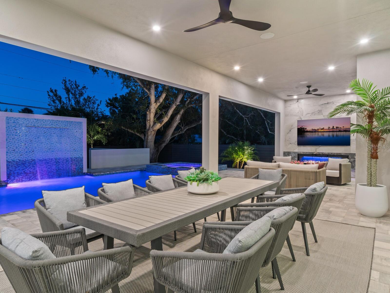 Image 36 of 42 For 2467 Hyde Park Street