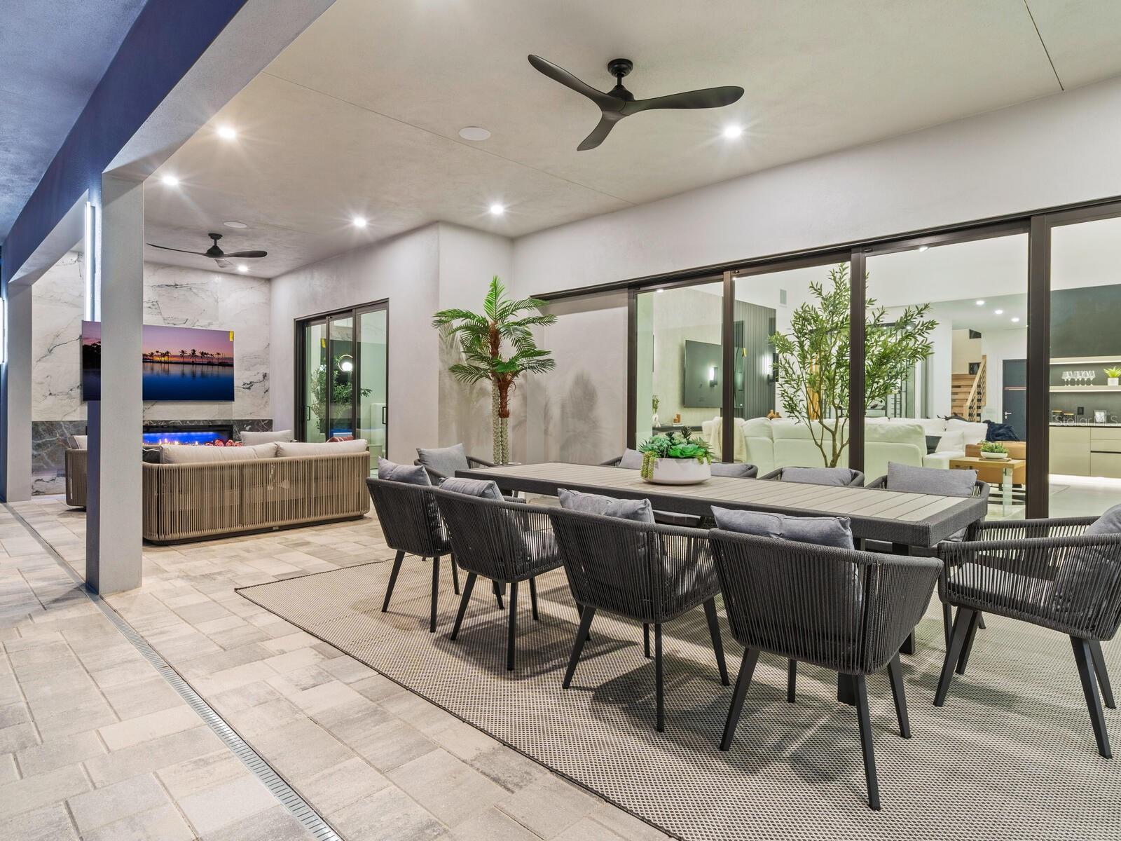 Image 37 of 42 For 2467 Hyde Park Street