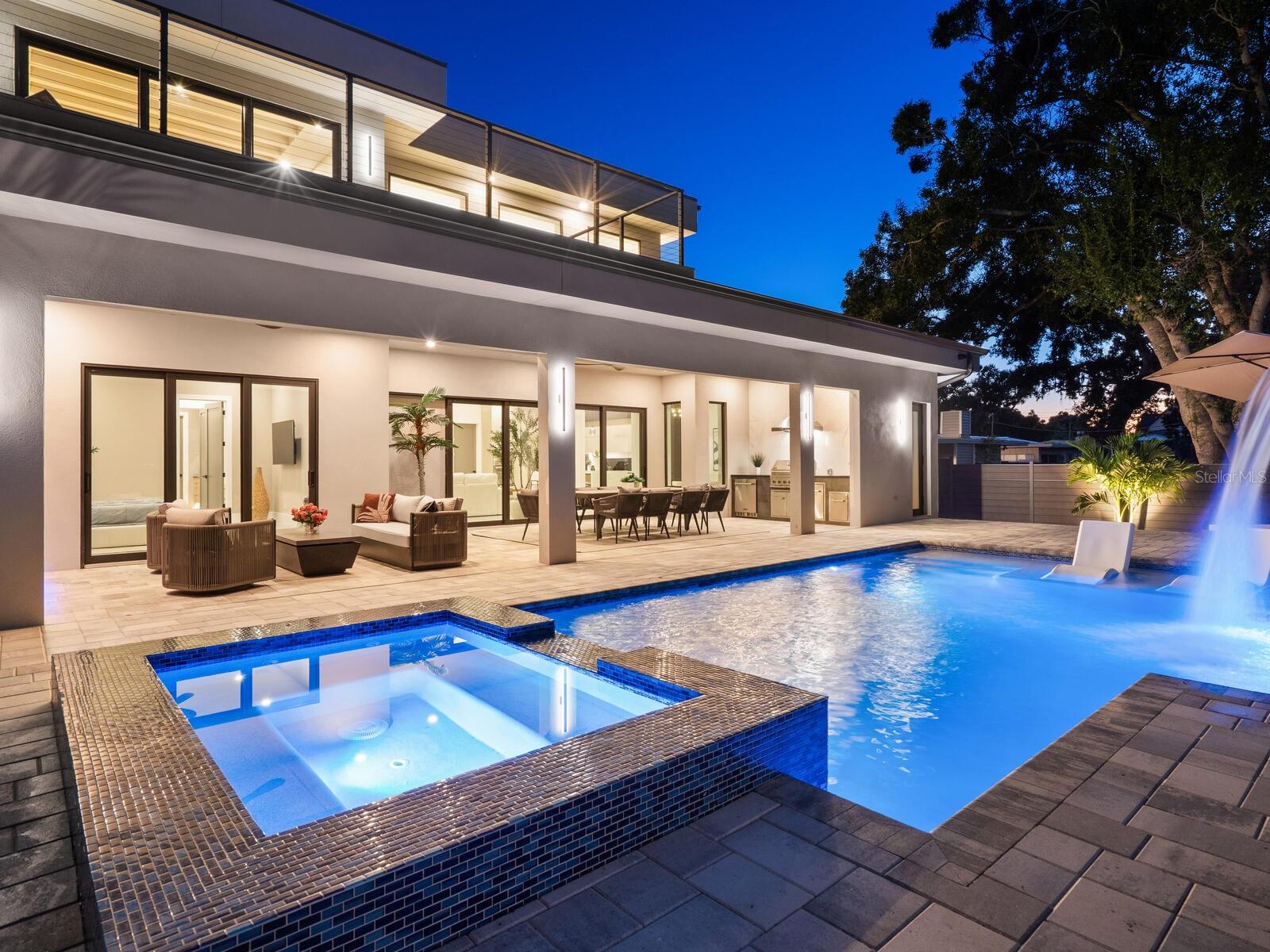 Image 40 of 42 For 2467 Hyde Park Street