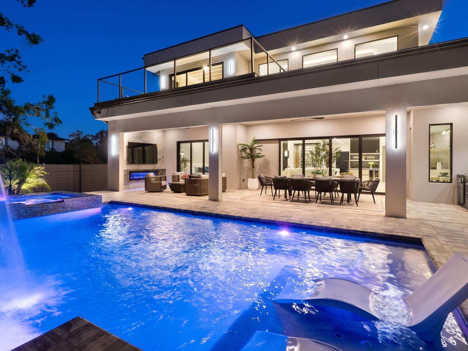 Image 41 of 42 For 2467 Hyde Park Street