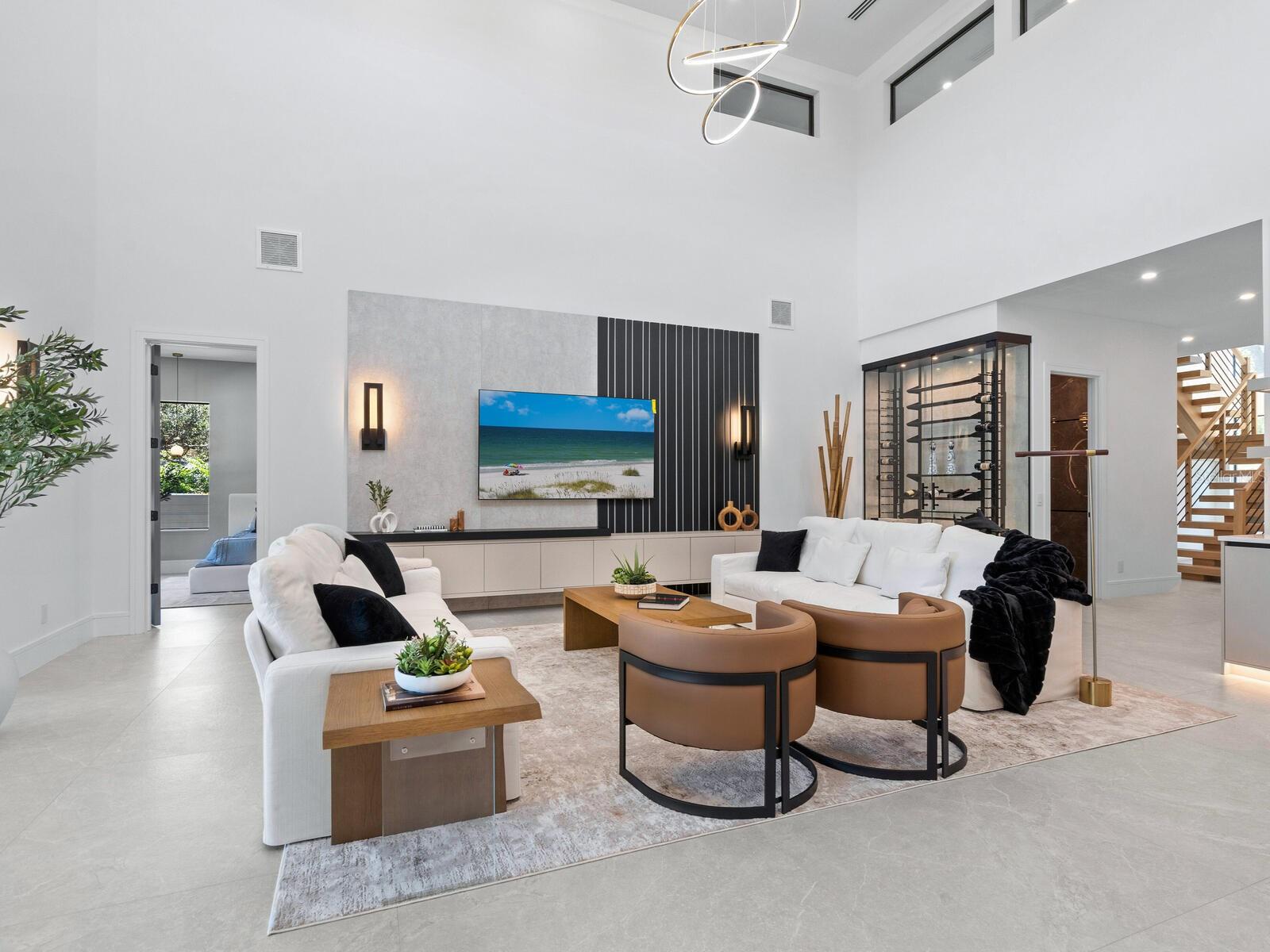 Image 6 of 42 For 2467 Hyde Park Street