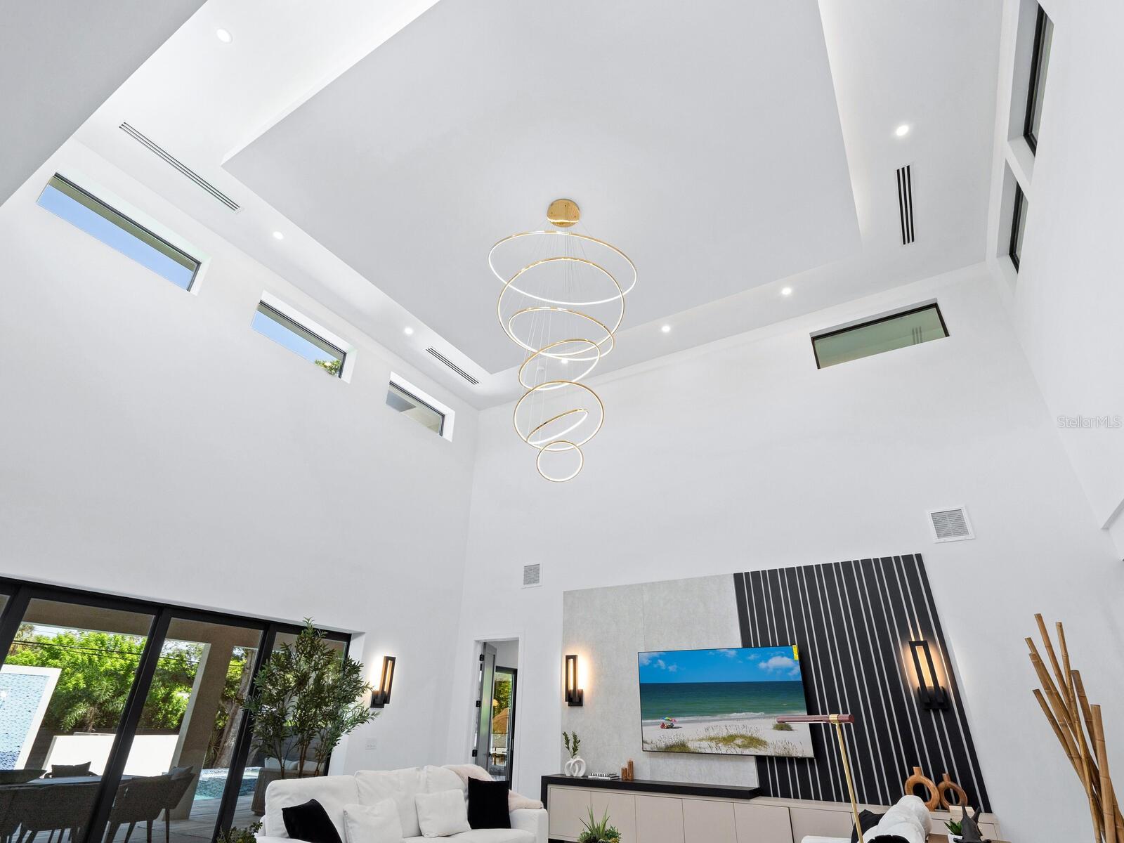 Image 7 of 42 For 2467 Hyde Park Street