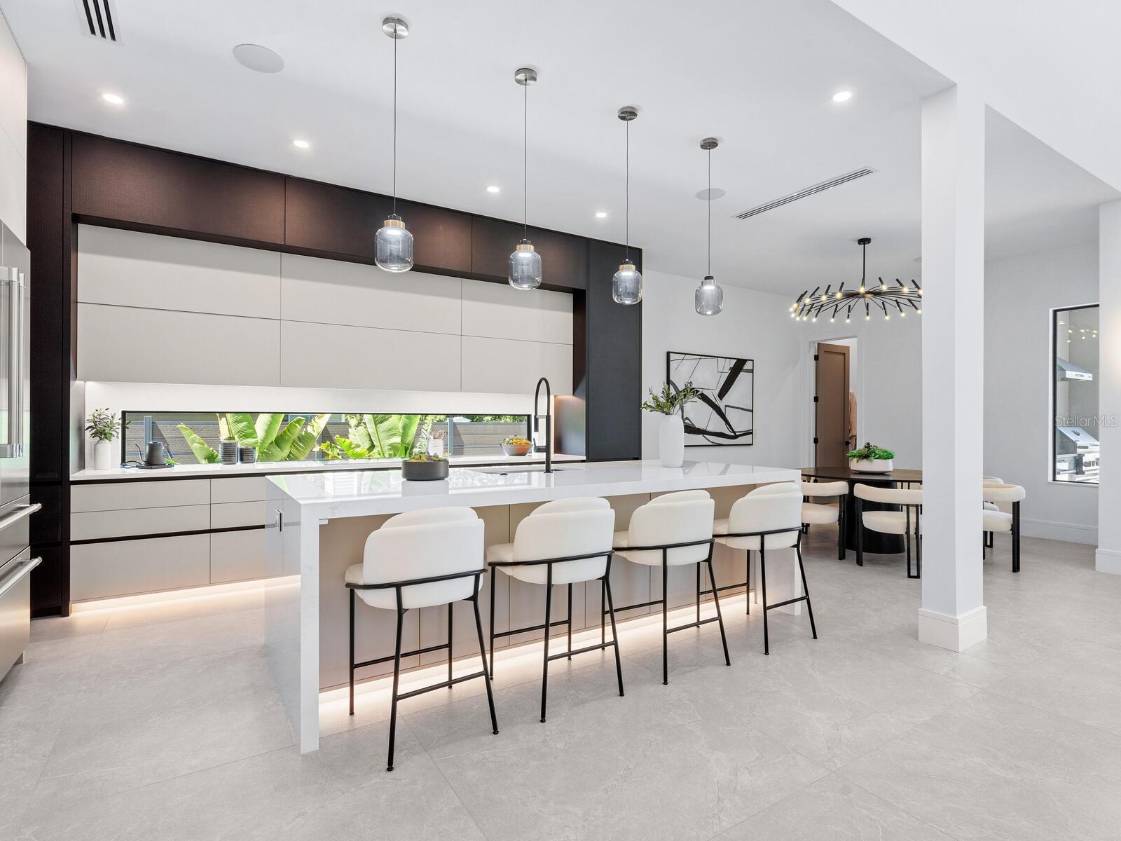 Image 9 of 42 For 2467 Hyde Park Street