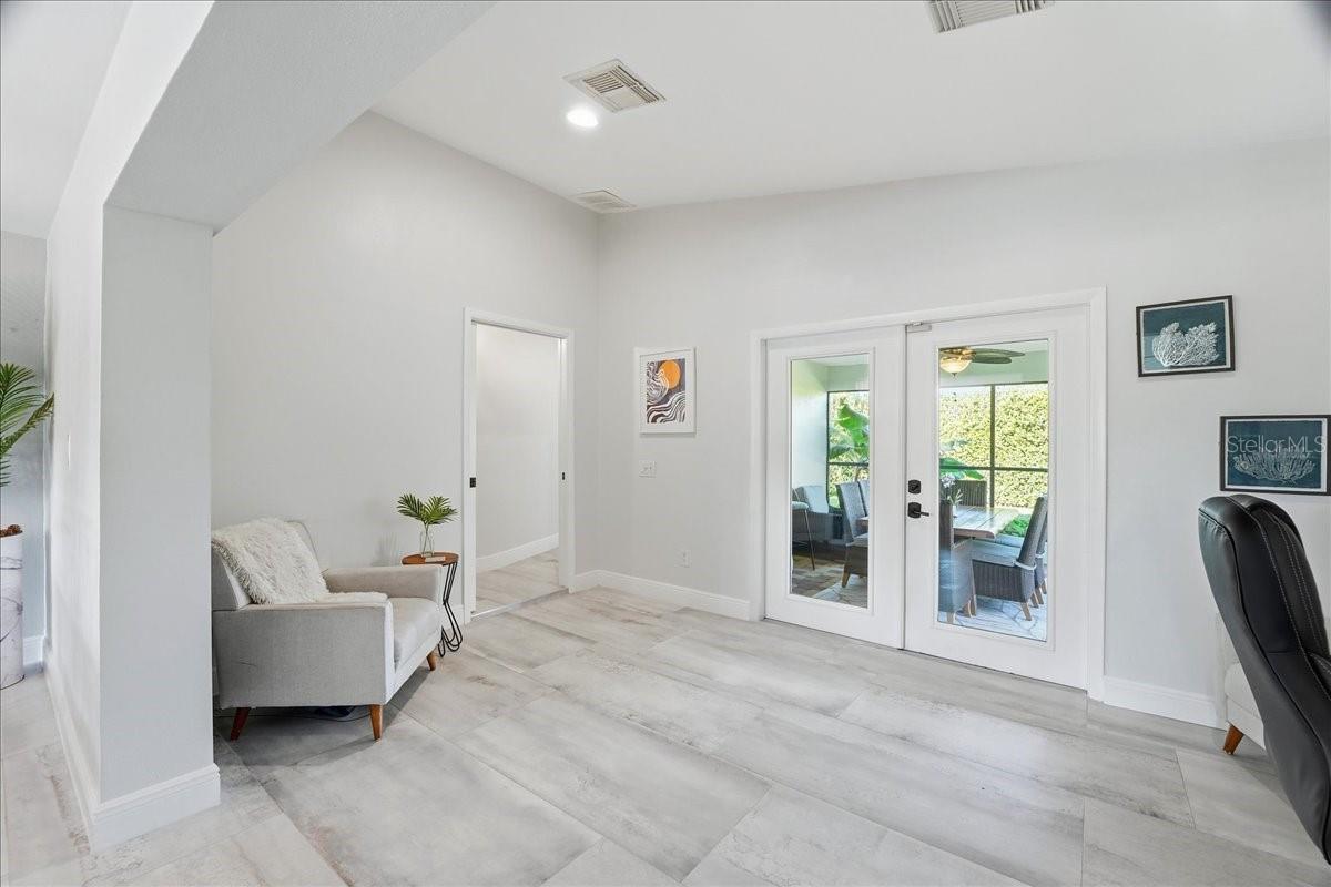 Image 11 of 44 For 1023 El Valle Avenue