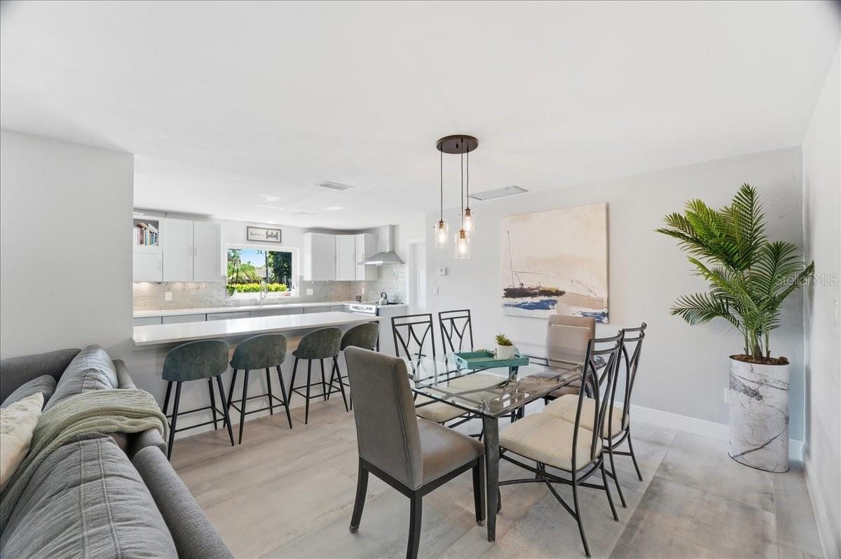 Image 13 of 44 For 1023 El Valle Avenue