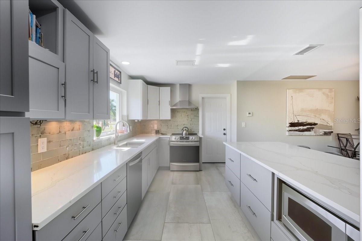 Image 15 of 44 For 1023 El Valle Avenue