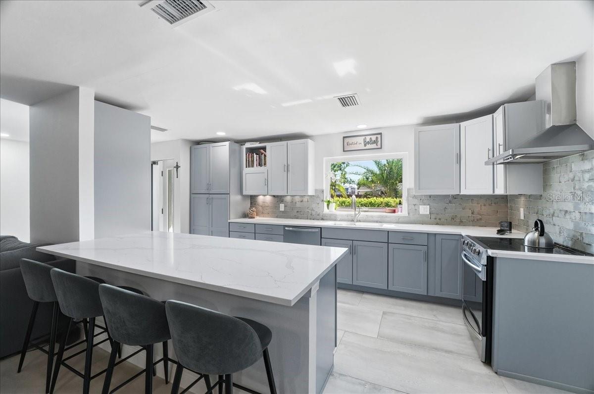 Image 16 of 44 For 1023 El Valle Avenue