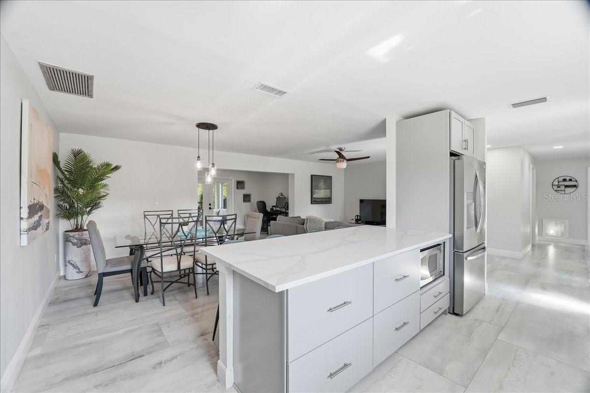 Image 17 of 44 For 1023 El Valle Avenue