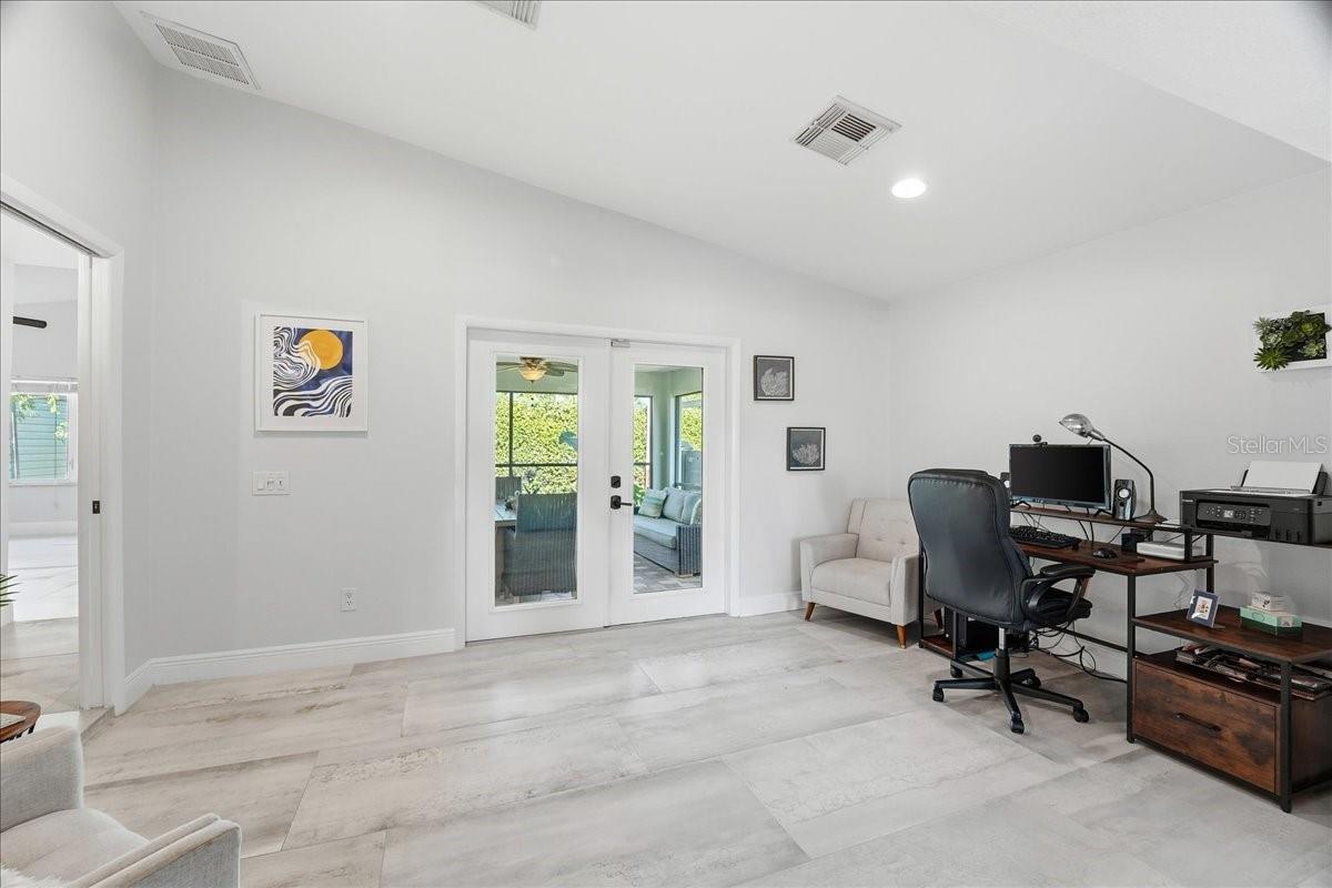 Image 19 of 44 For 1023 El Valle Avenue