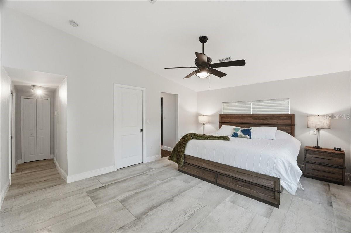 Image 21 of 44 For 1023 El Valle Avenue