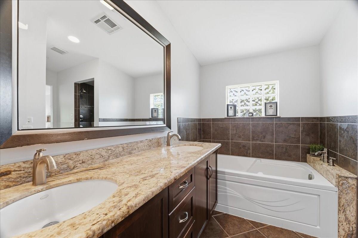 Image 24 of 44 For 1023 El Valle Avenue