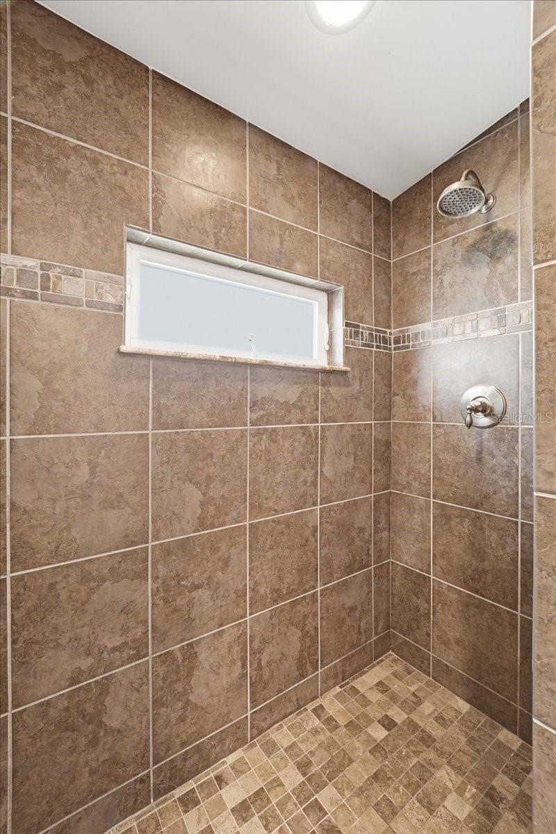 Image 25 of 44 For 1023 El Valle Avenue