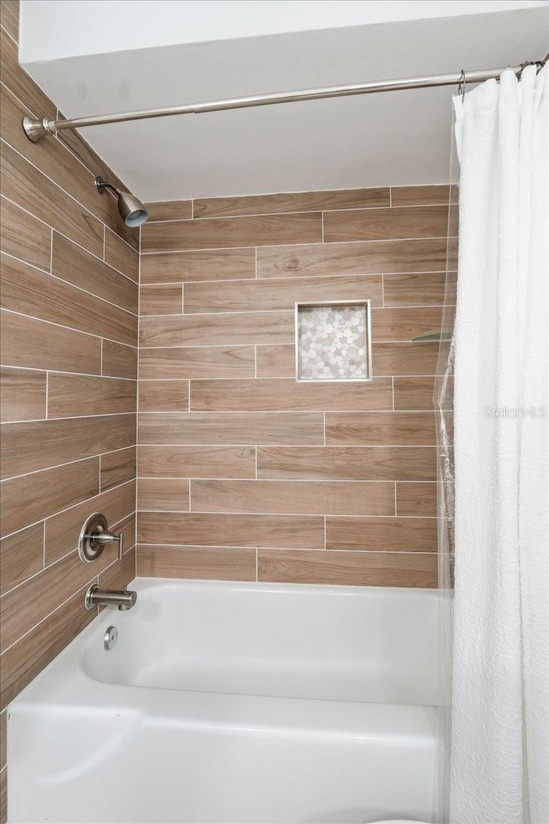 Image 28 of 44 For 1023 El Valle Avenue