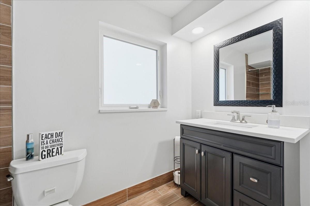 Image 29 of 44 For 1023 El Valle Avenue