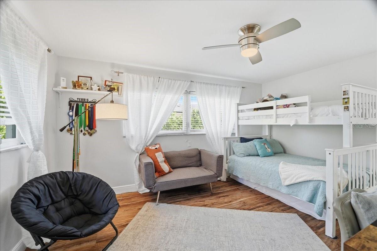 Image 30 of 44 For 1023 El Valle Avenue