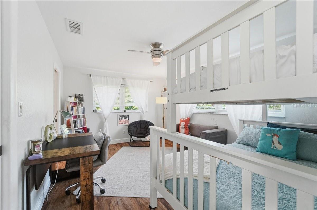 Image 32 of 44 For 1023 El Valle Avenue