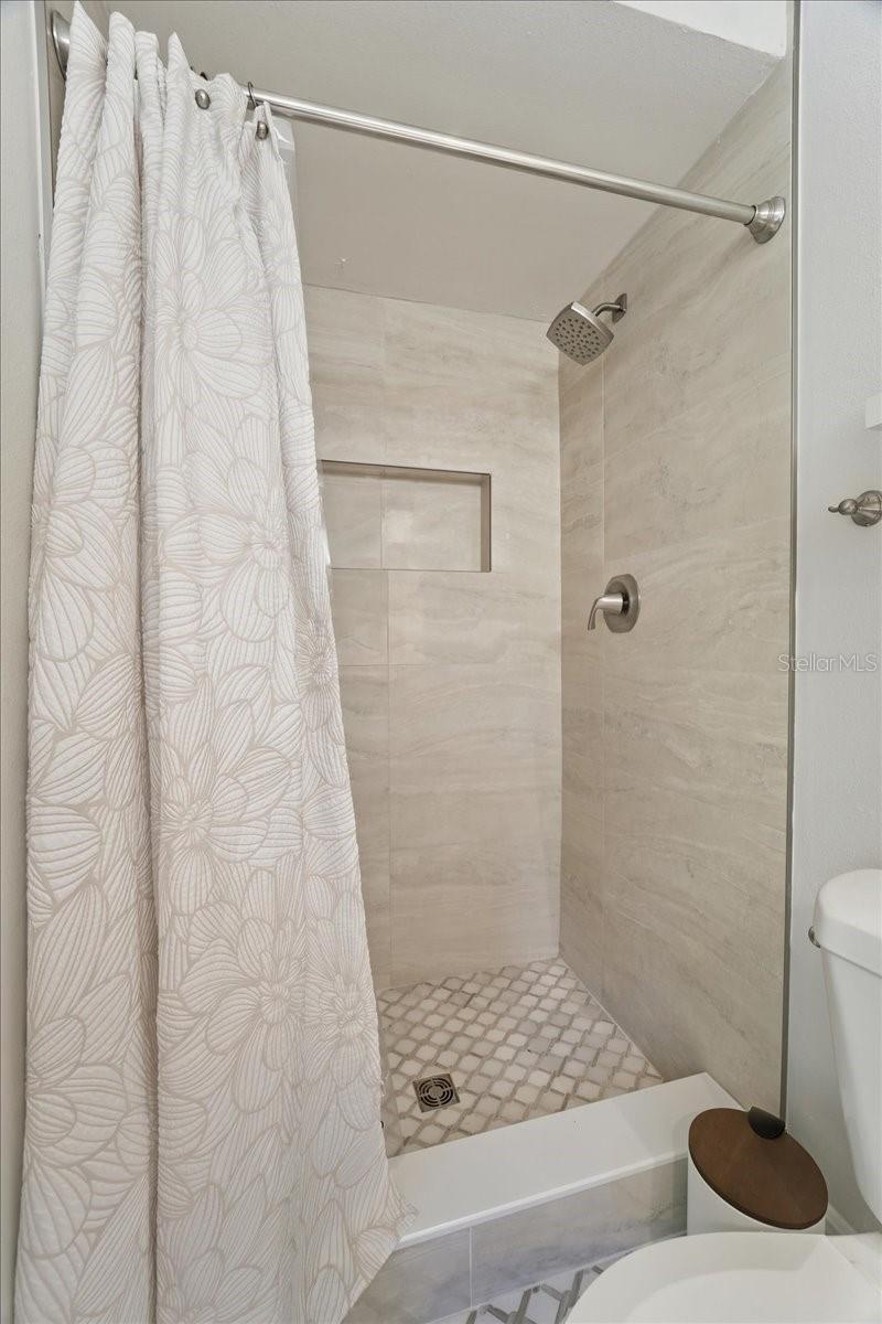 Image 34 of 44 For 1023 El Valle Avenue