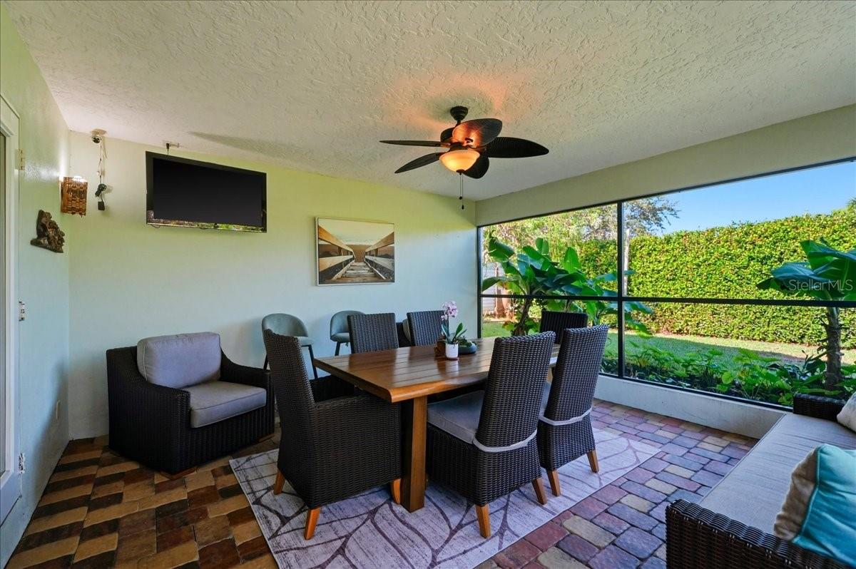 Image 36 of 44 For 1023 El Valle Avenue