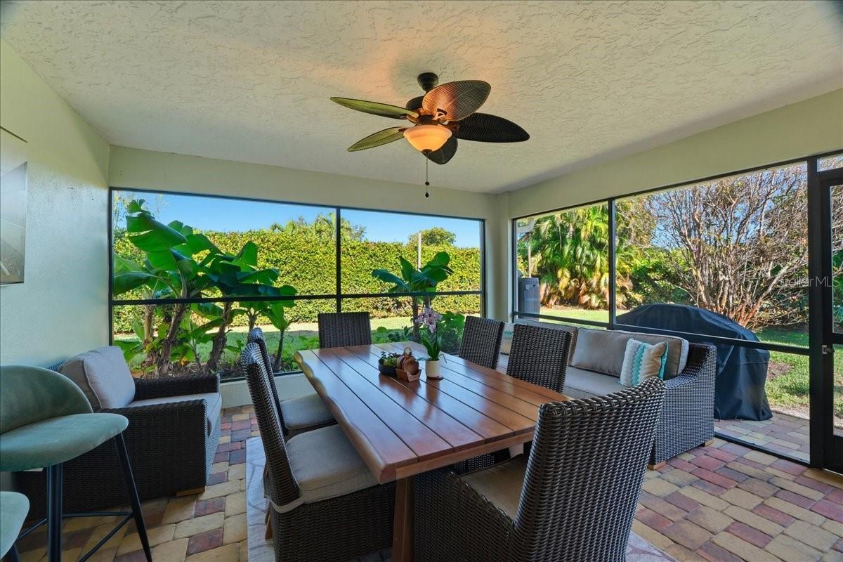 Image 37 of 44 For 1023 El Valle Avenue