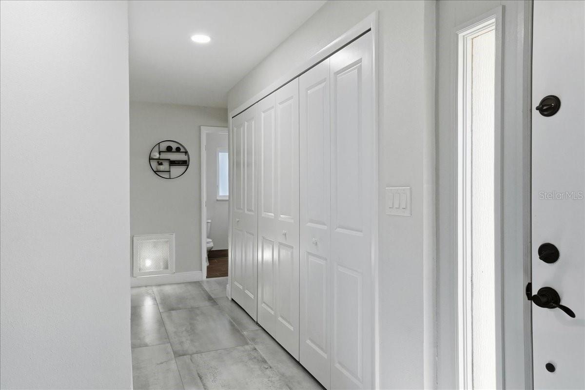 Image 5 of 44 For 1023 El Valle Avenue