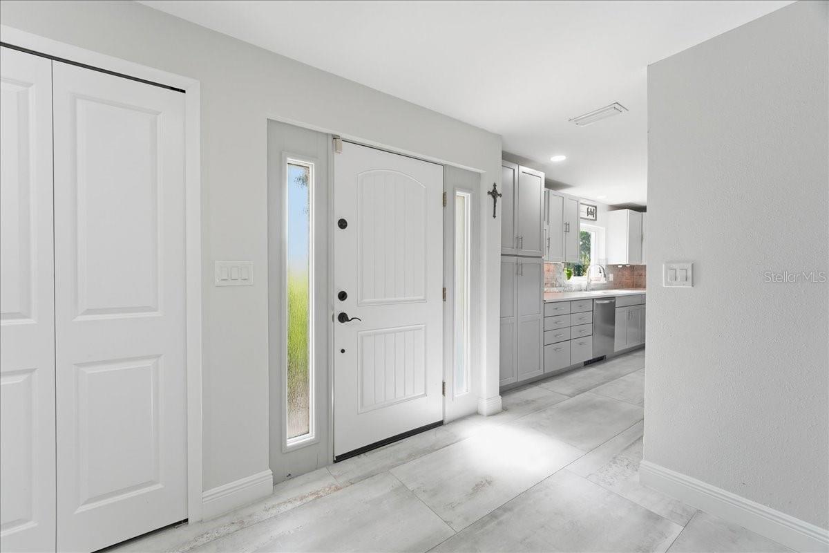 Image 6 of 44 For 1023 El Valle Avenue