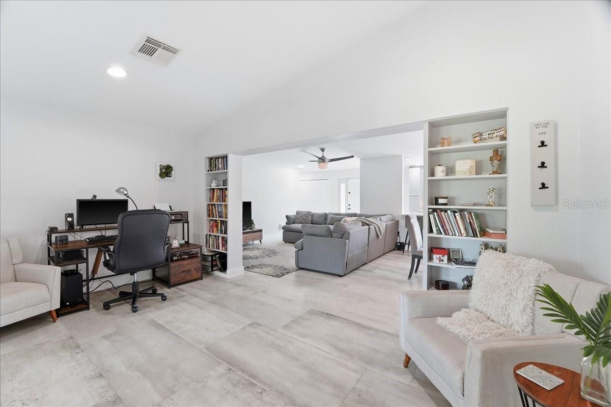 Image 7 of 44 For 1023 El Valle Avenue