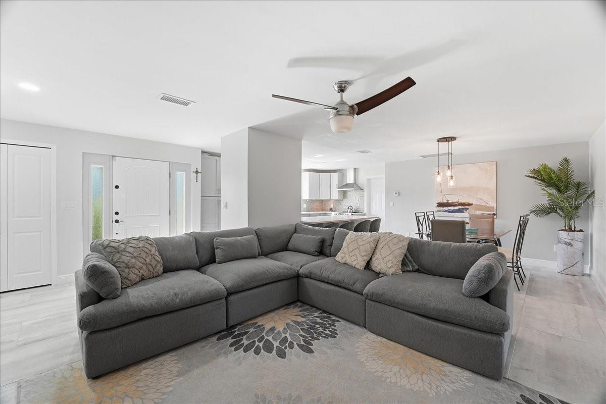 Image 9 of 44 For 1023 El Valle Avenue