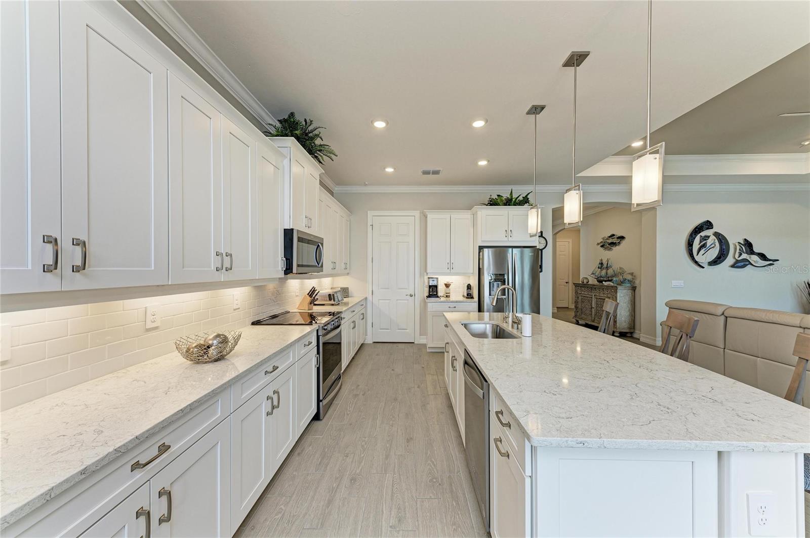 Image 34 of 100 For 629 Maraviya Boulevard