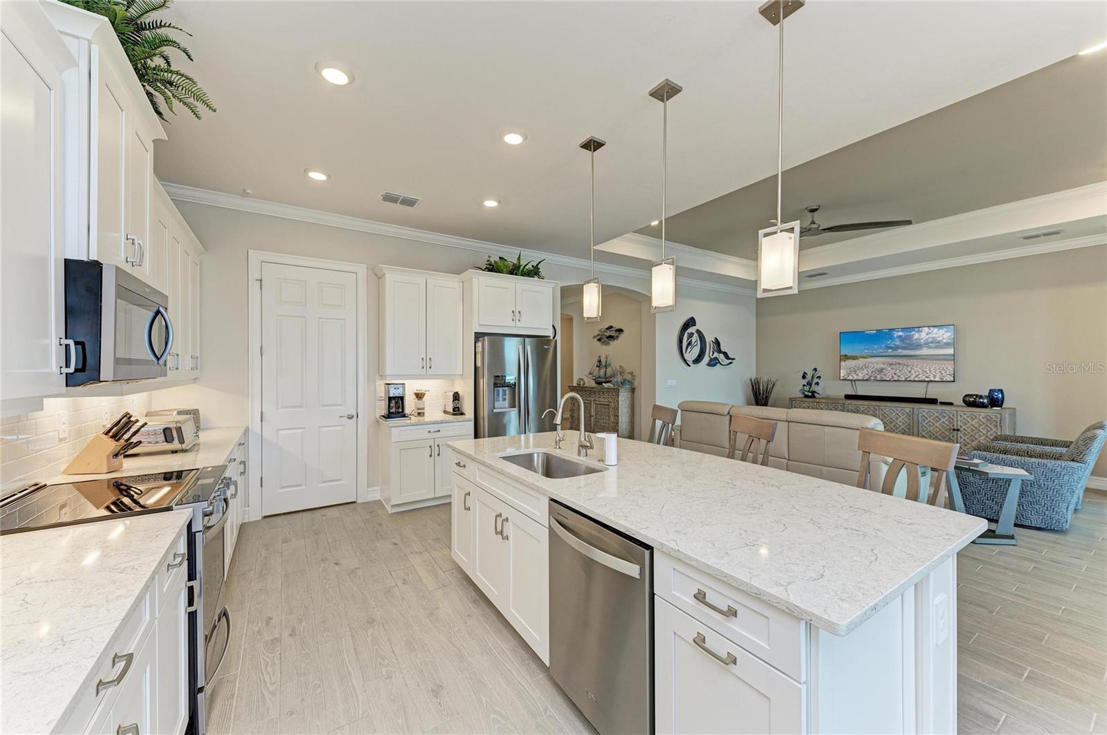 Image 35 of 100 For 629 Maraviya Boulevard