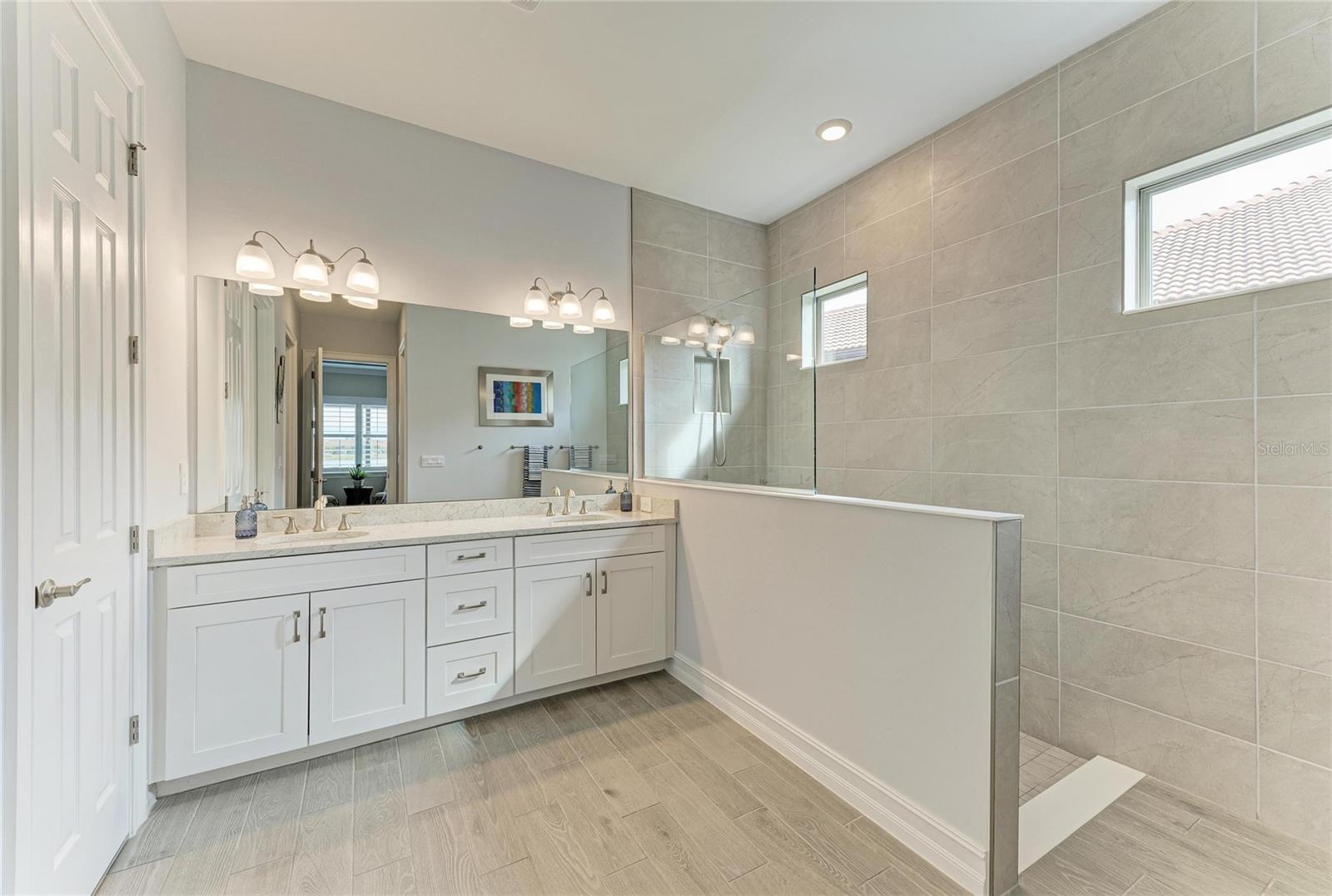 Image 46 of 100 For 629 Maraviya Boulevard