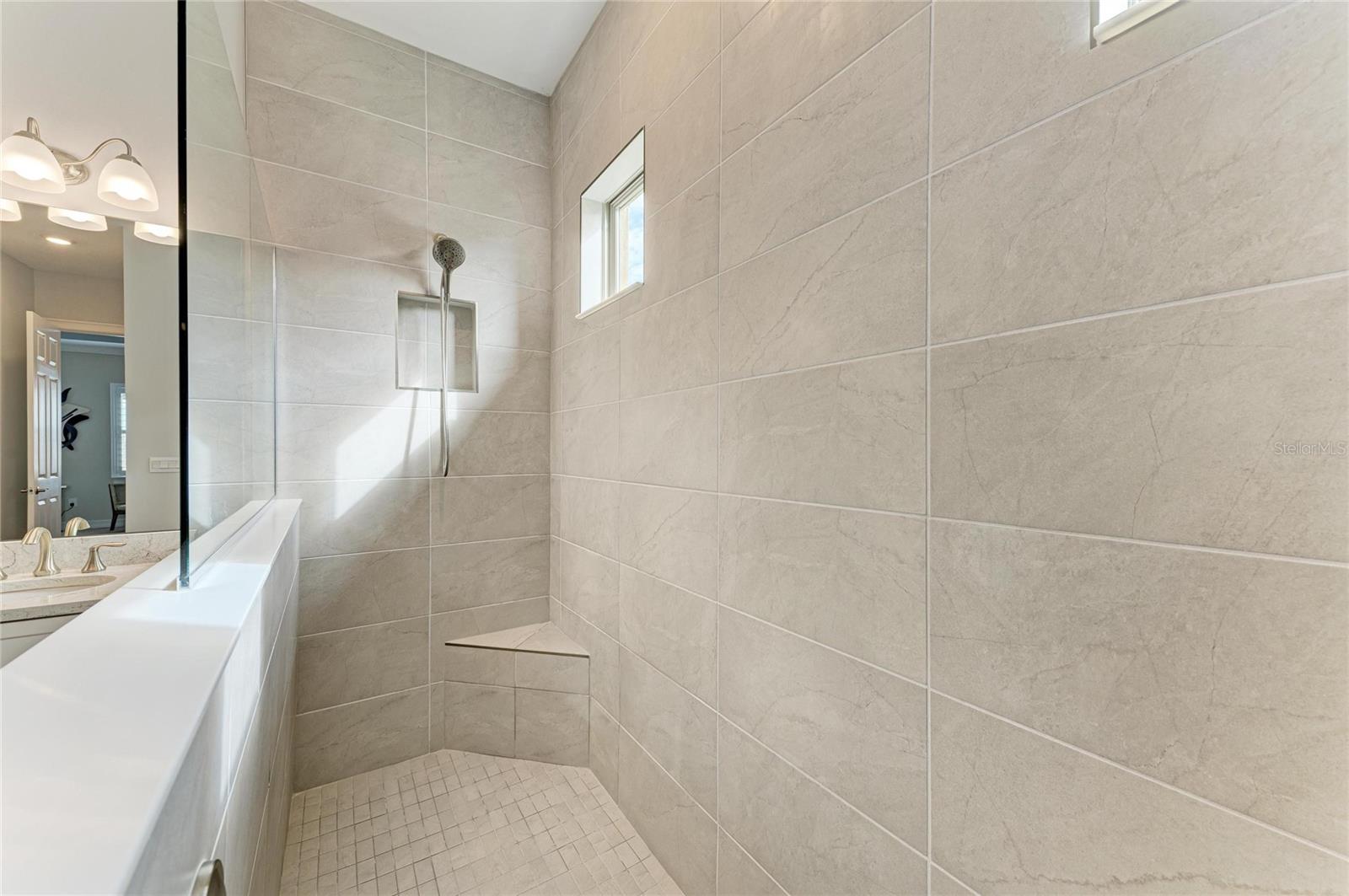 Image 47 of 100 For 629 Maraviya Boulevard