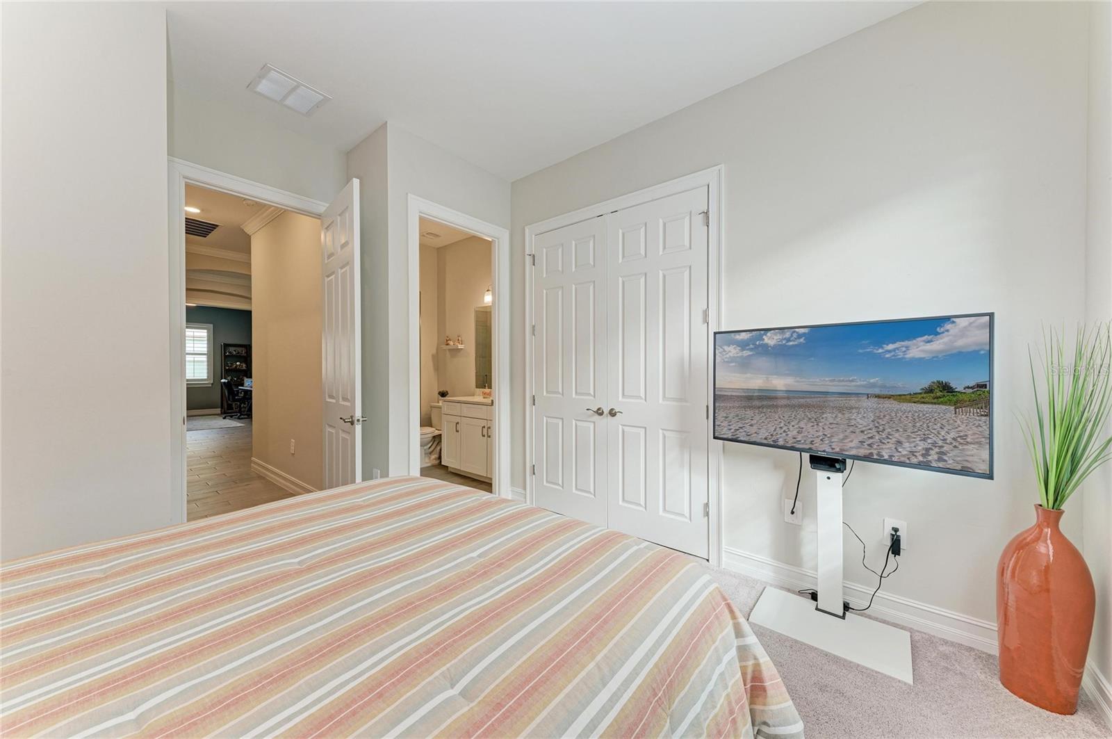 Image 59 of 100 For 629 Maraviya Boulevard