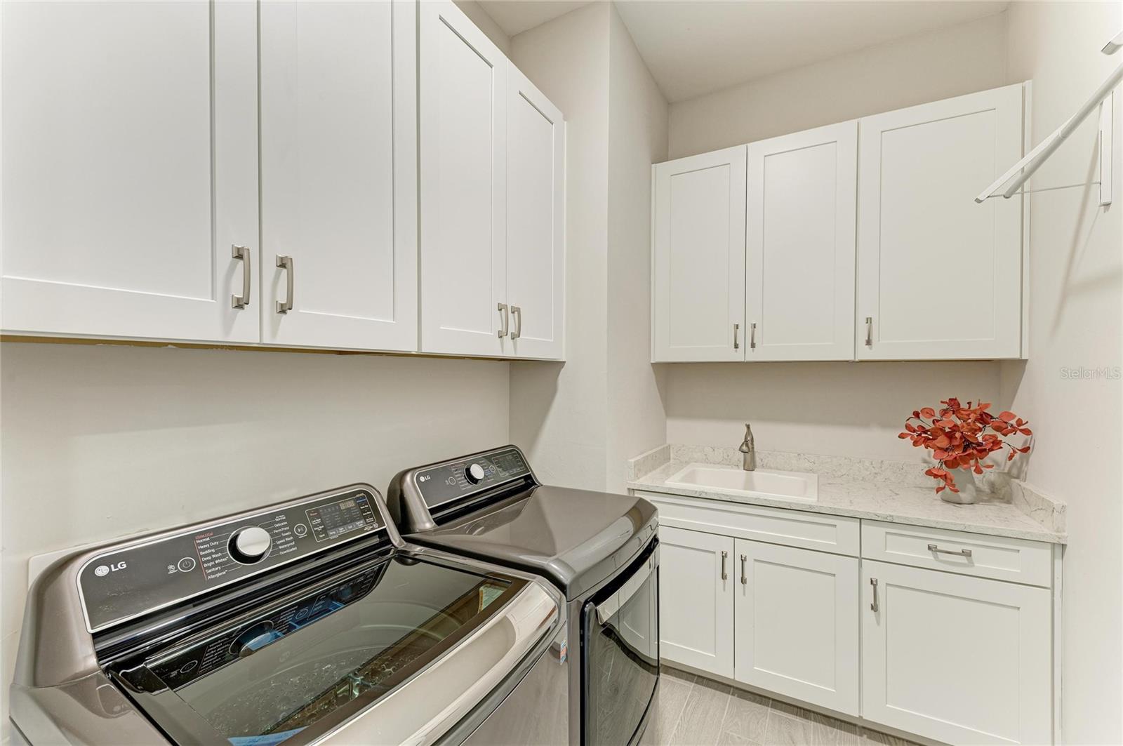 Image 61 of 100 For 629 Maraviya Boulevard