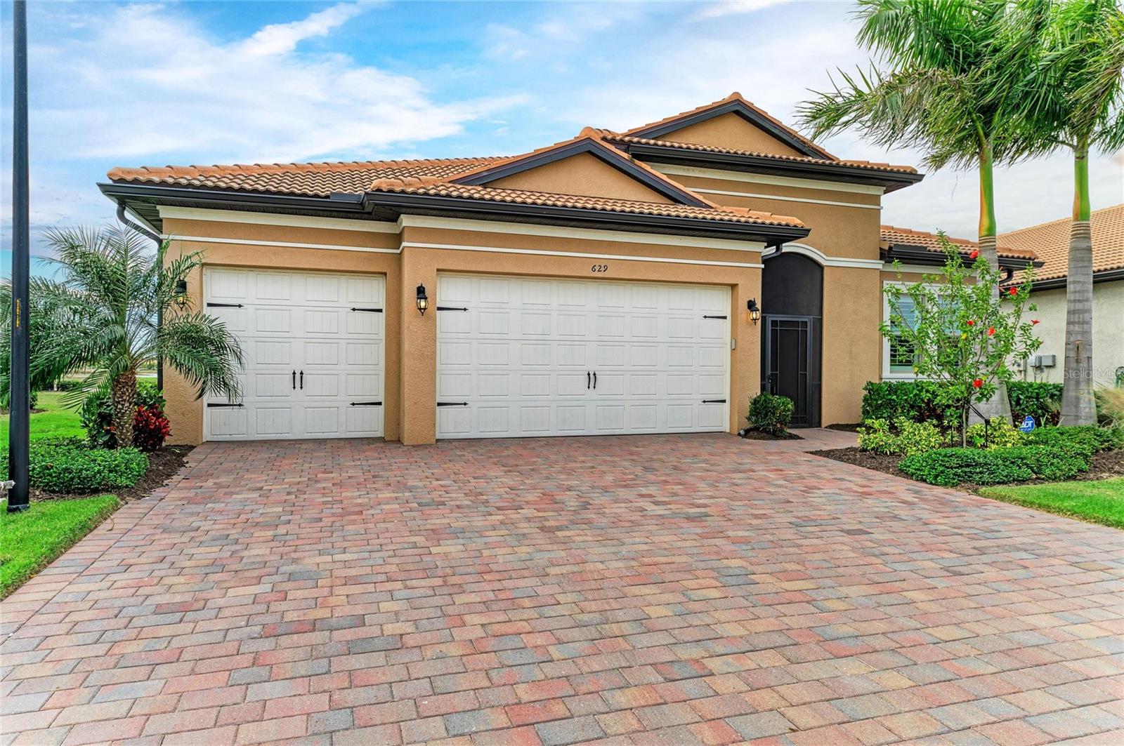 Image 9 of 100 For 629 Maraviya Boulevard