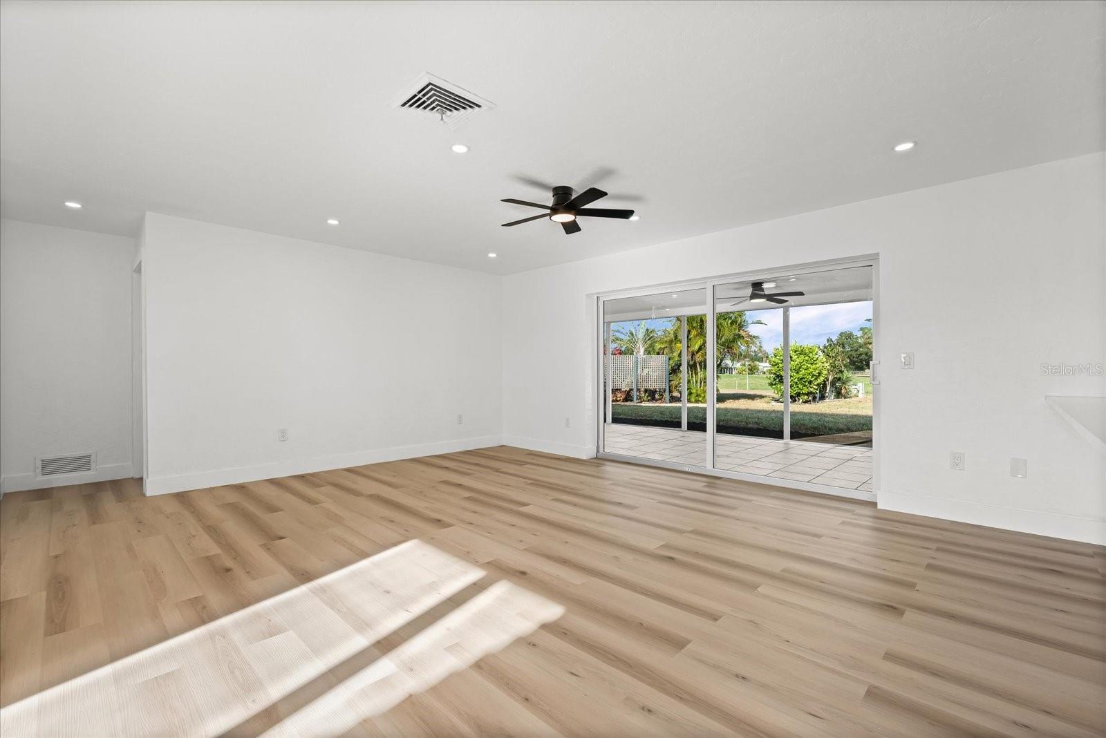 Image 17 of 33 For 3535 Village Green Drive