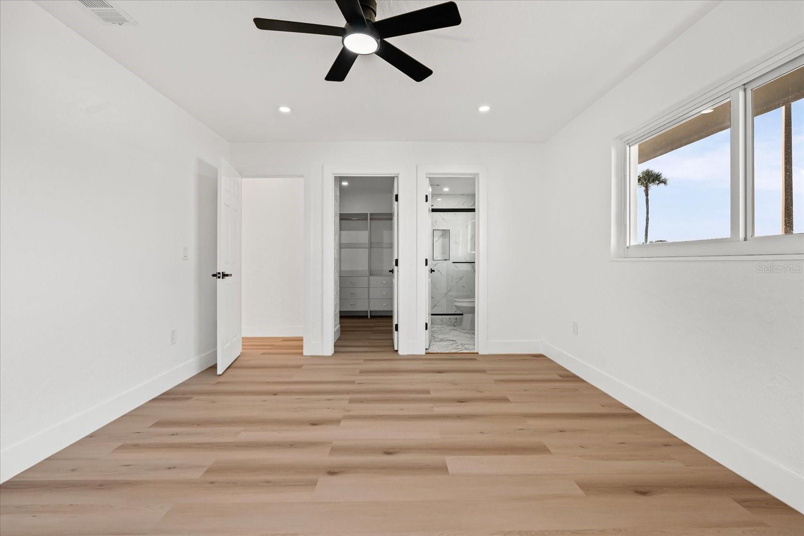 Image 20 of 33 For 3535 Village Green Drive