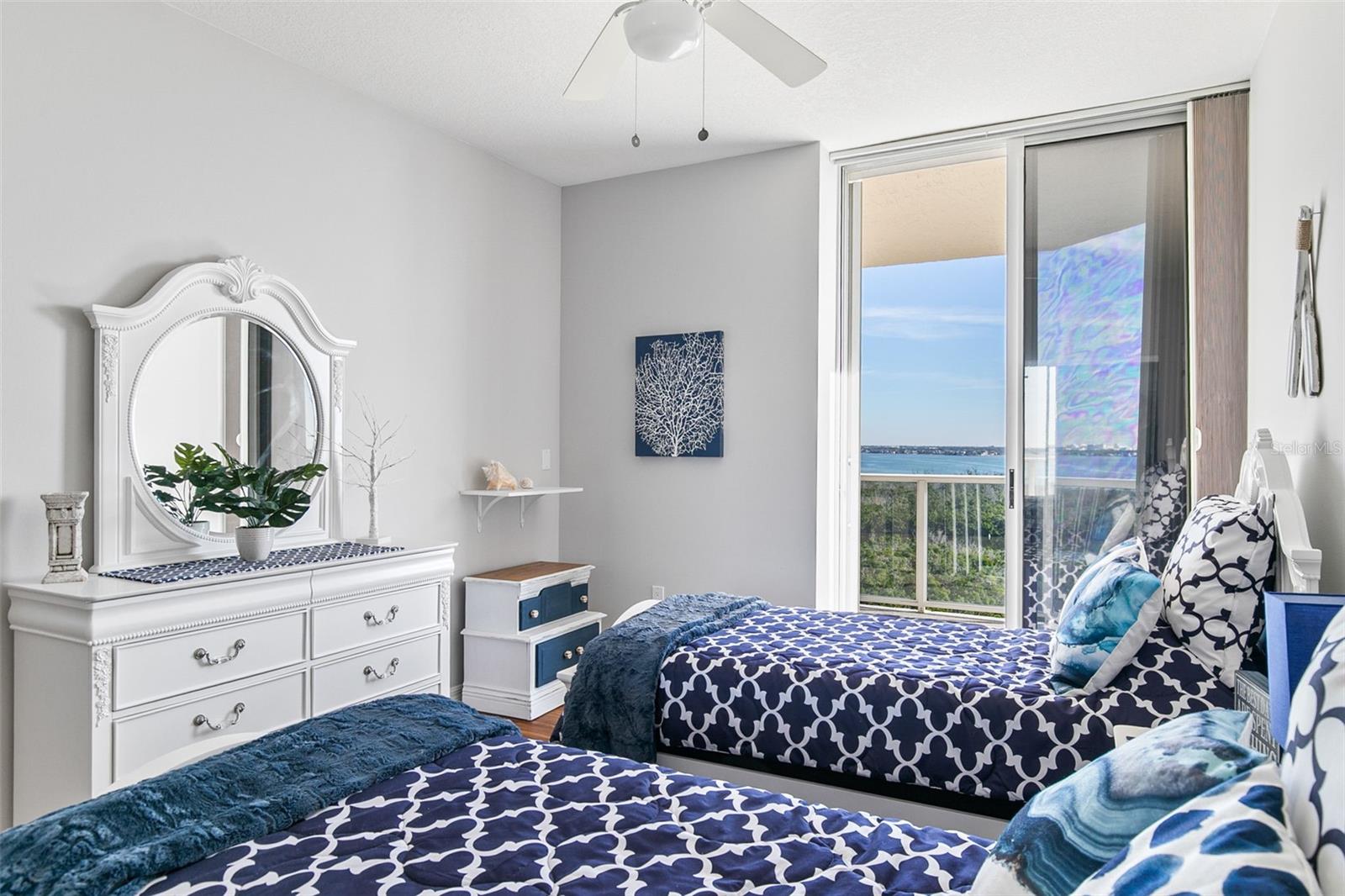 Image 16 of 37 For 1800 Benjamin Franklin Drive B1007