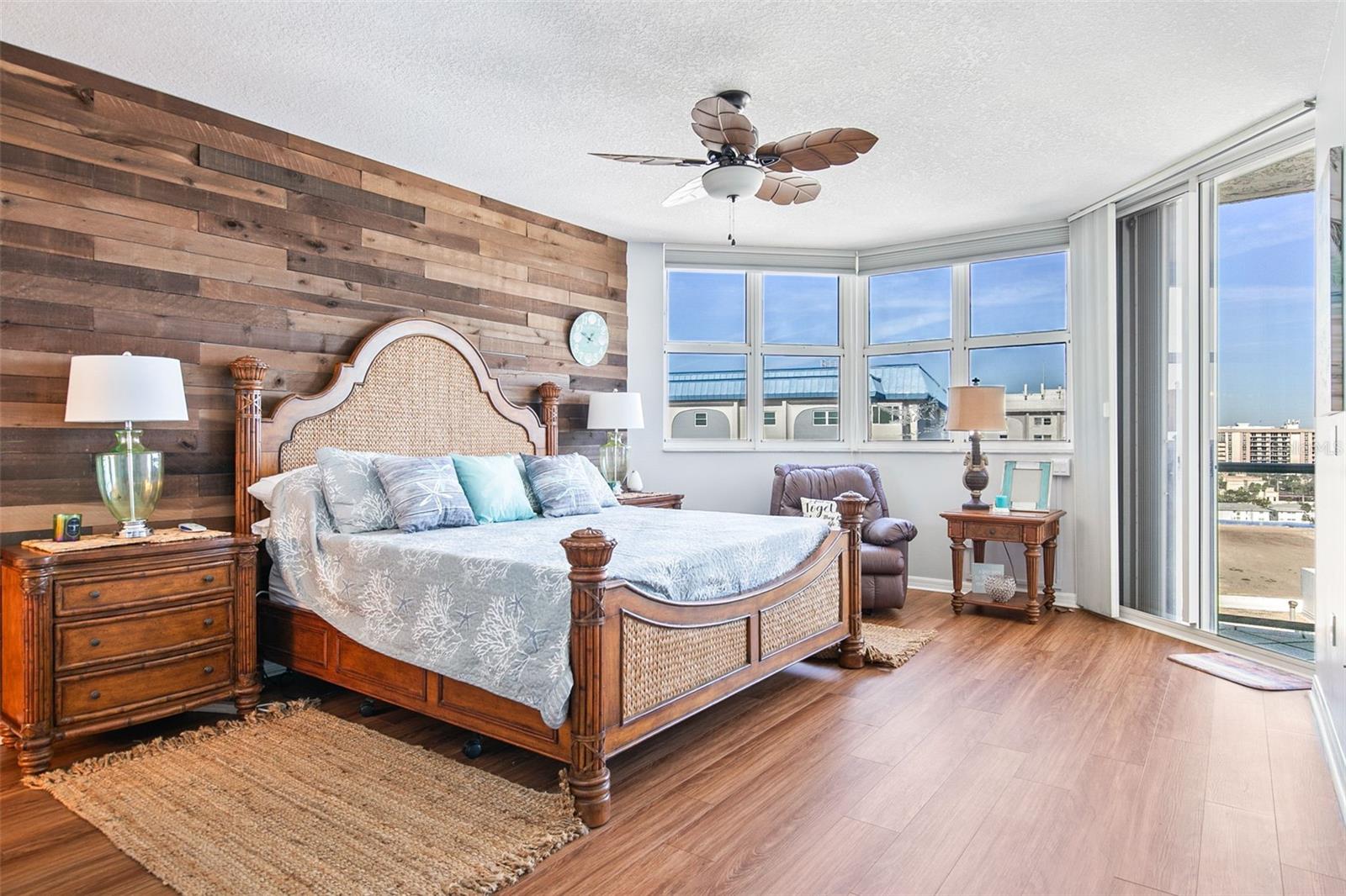 Image 17 of 37 For 1800 Benjamin Franklin Drive B1007